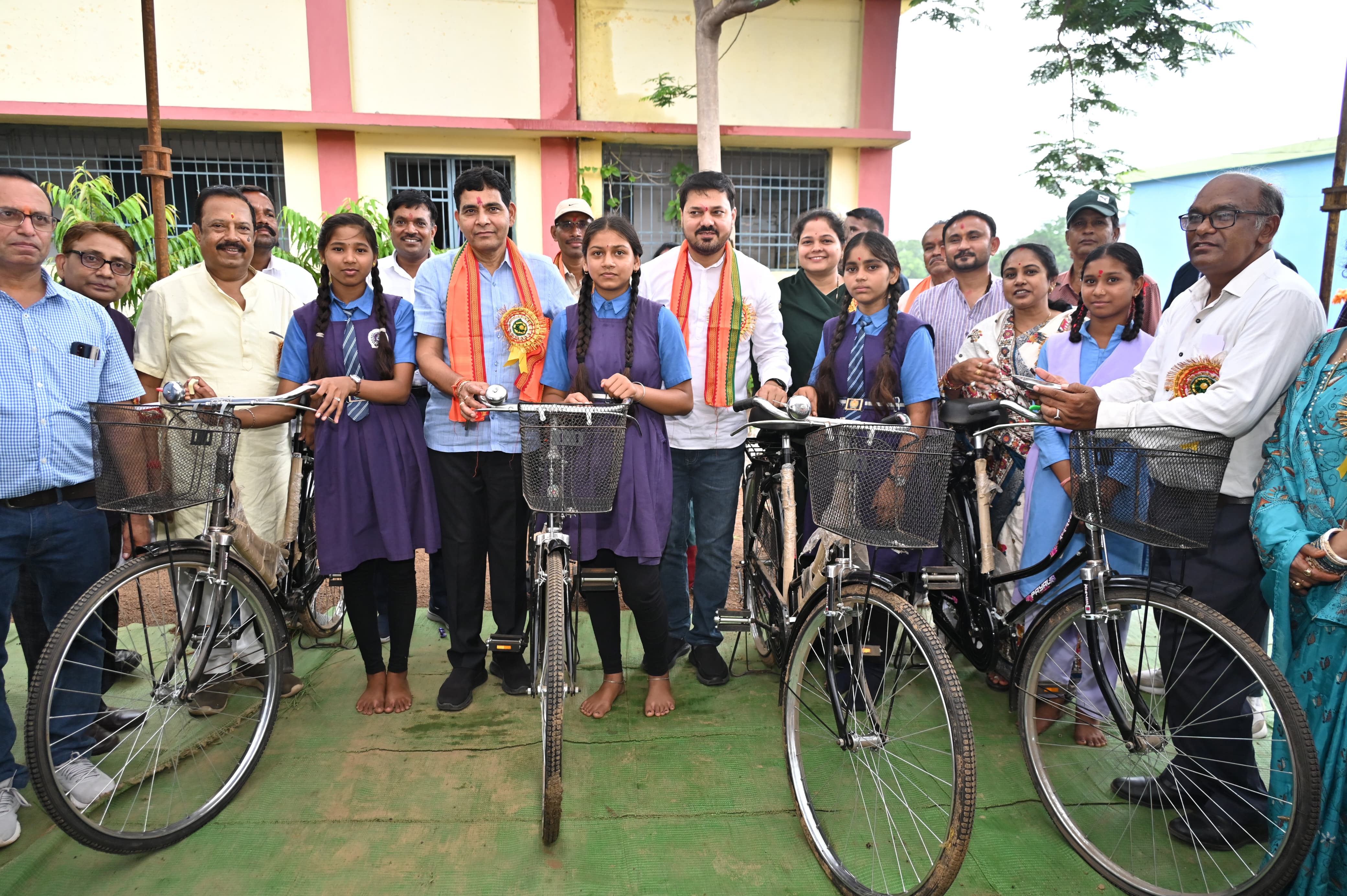 Revenue Minister Shri Tankaram Verma, Education is not only a medium of personal development but also the foundation of a prosperous, empowered and cultured society - Dharsiwa MLA Padmashree Anuj Sharma, Chhattisgarh, Khabargali