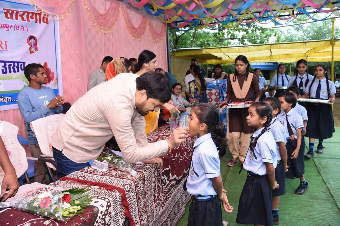 MLA Padmashree Anuj Sharma participated in the school admission ceremony of Serikhedi village, Saragaon village and Nilja village of Dharsiva assembly constituency, Chhattisgarh, Khabargali
