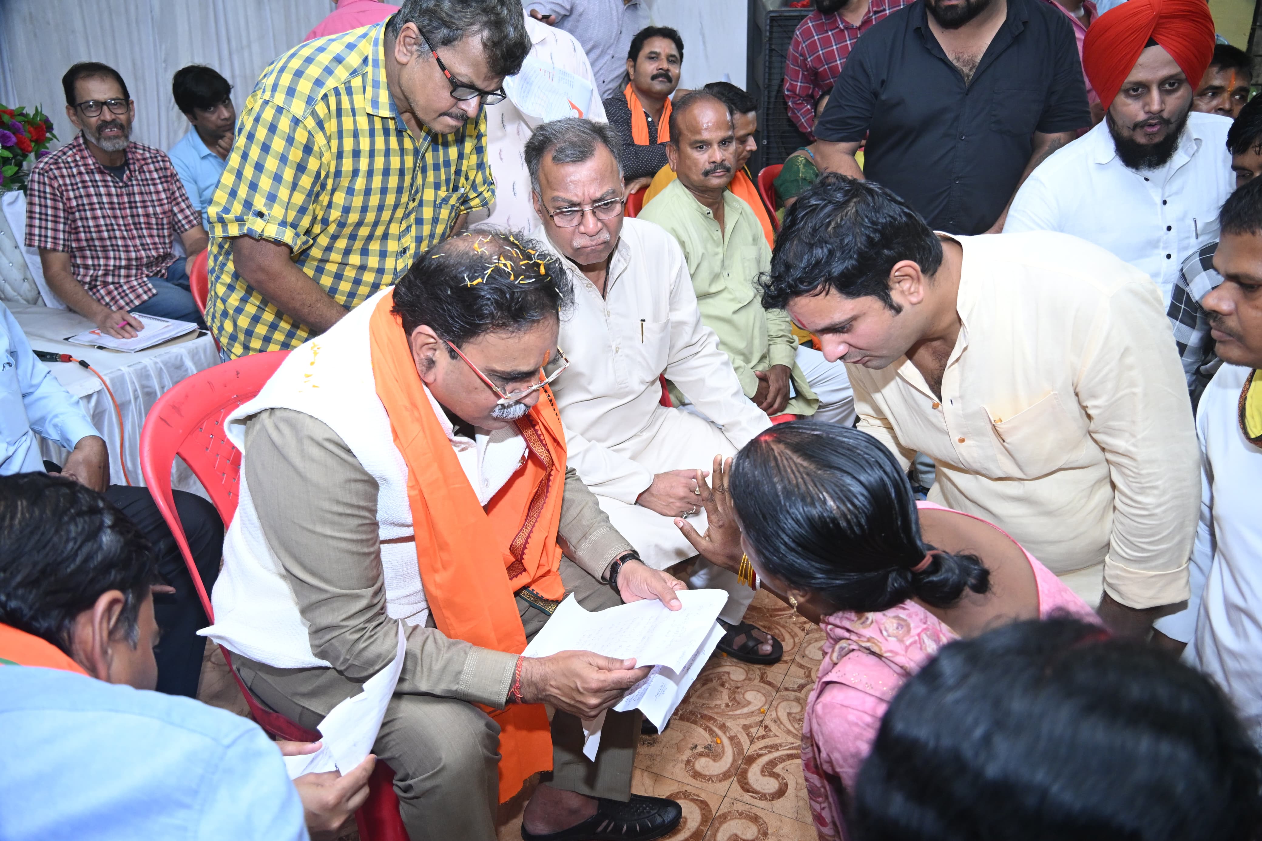 Former Cabinet Minister and MLA Rajesh Munat inaugurated the Janchaupal program from Hirapur, Raipur, Chhattisgarh, Khabargali