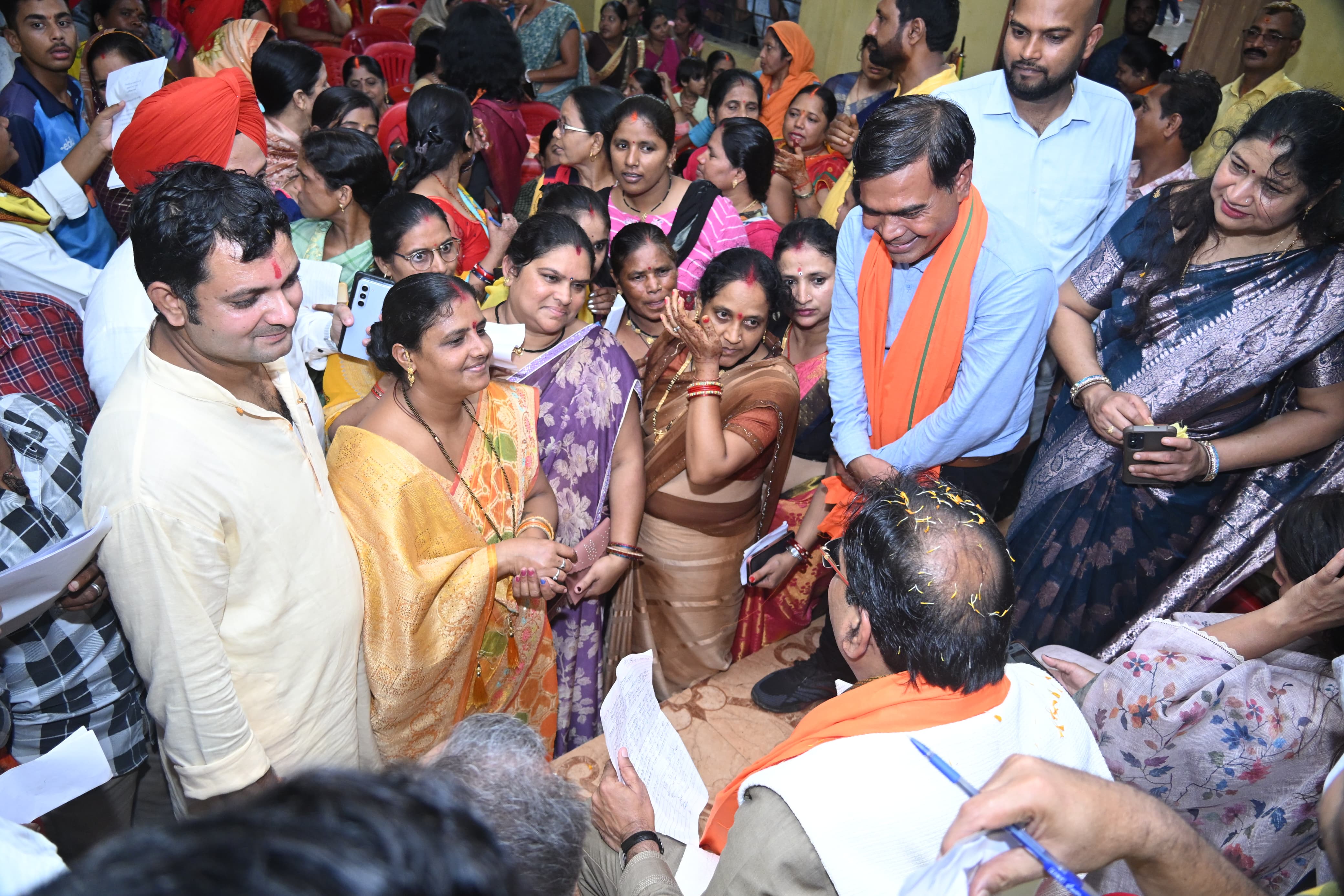 Former Cabinet Minister and MLA Rajesh Munat inaugurated the Janchaupal program from Hirapur, Raipur, Chhattisgarh, Khabargali