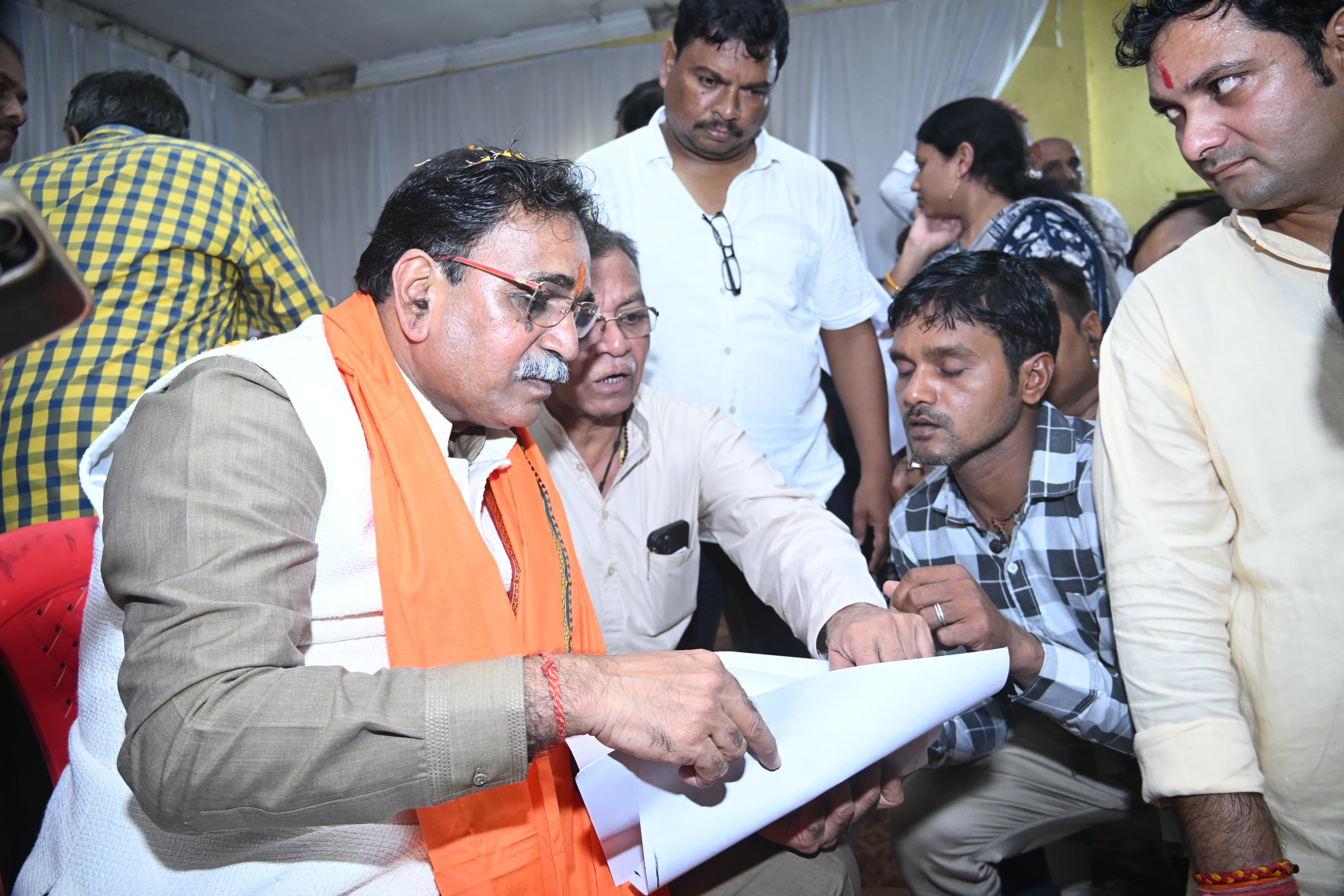 Former Cabinet Minister and MLA Rajesh Munat inaugurated the Janchaupal program from Hirapur, Raipur, Chhattisgarh, Khabargali