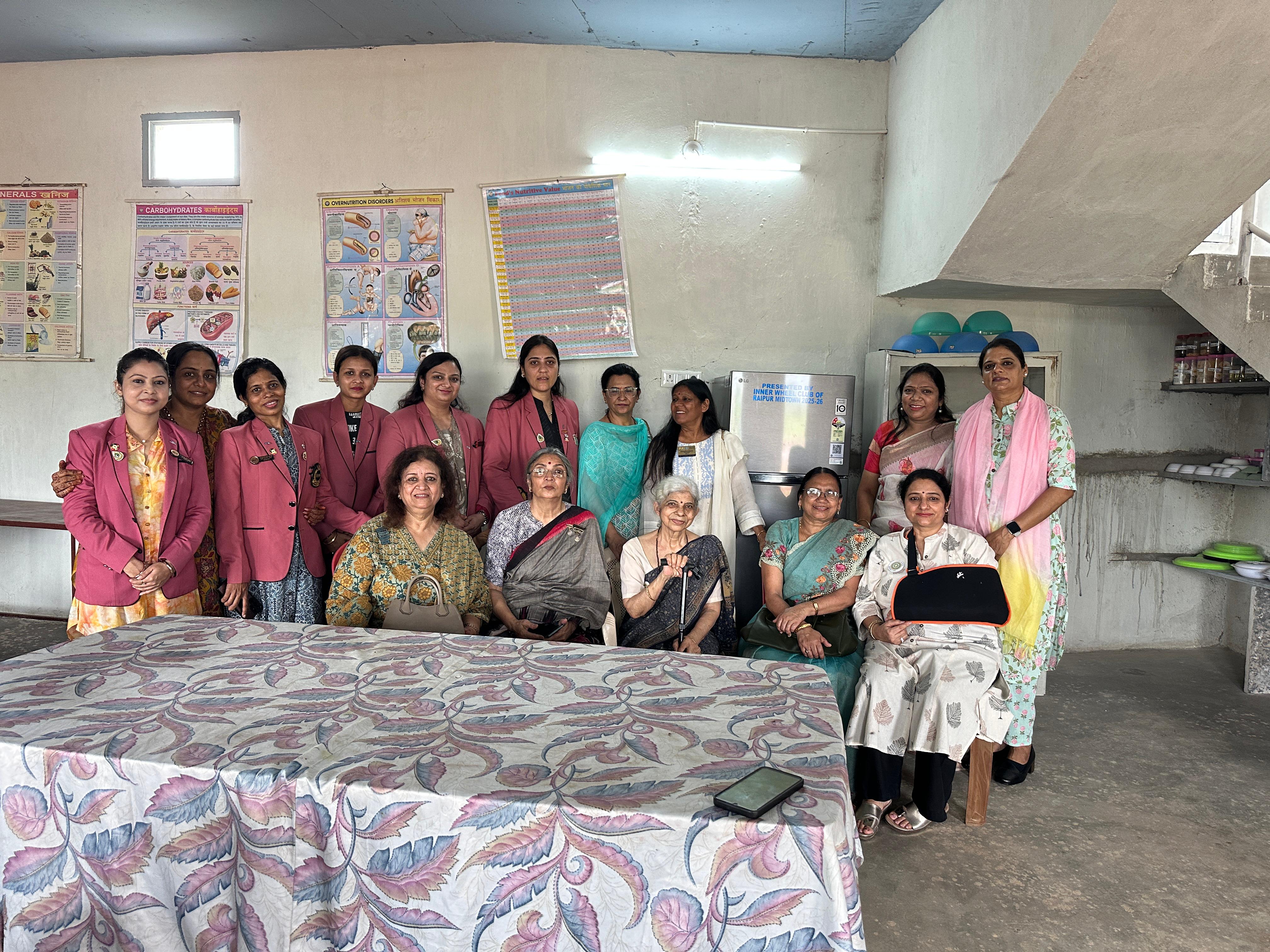 Jatan Divyang School Doma organizó con éxito un festival de admisión escolar y un programa de plantación de árboles en Raipur, Chhattisgarh, Khabargali