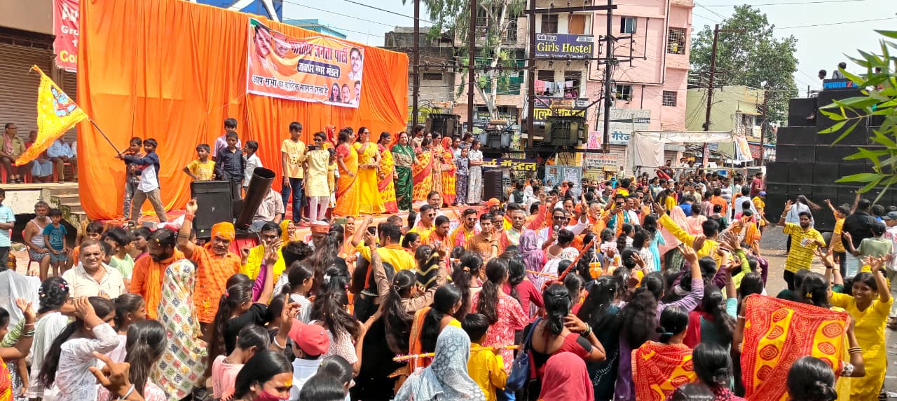 The enthusiasm of the people of the capital was seen in the Kavad Yatra, Raipur became filled with devotion for Shiva, Raipur immersed in devotion for Shiva, the historic event of the grand Kavad Yatra 2025 concluded, thousands of Shiva devotees walked with Rajesh Moonat, Kavadia, a wonderful confluence of culture and faith was seen in the capital,