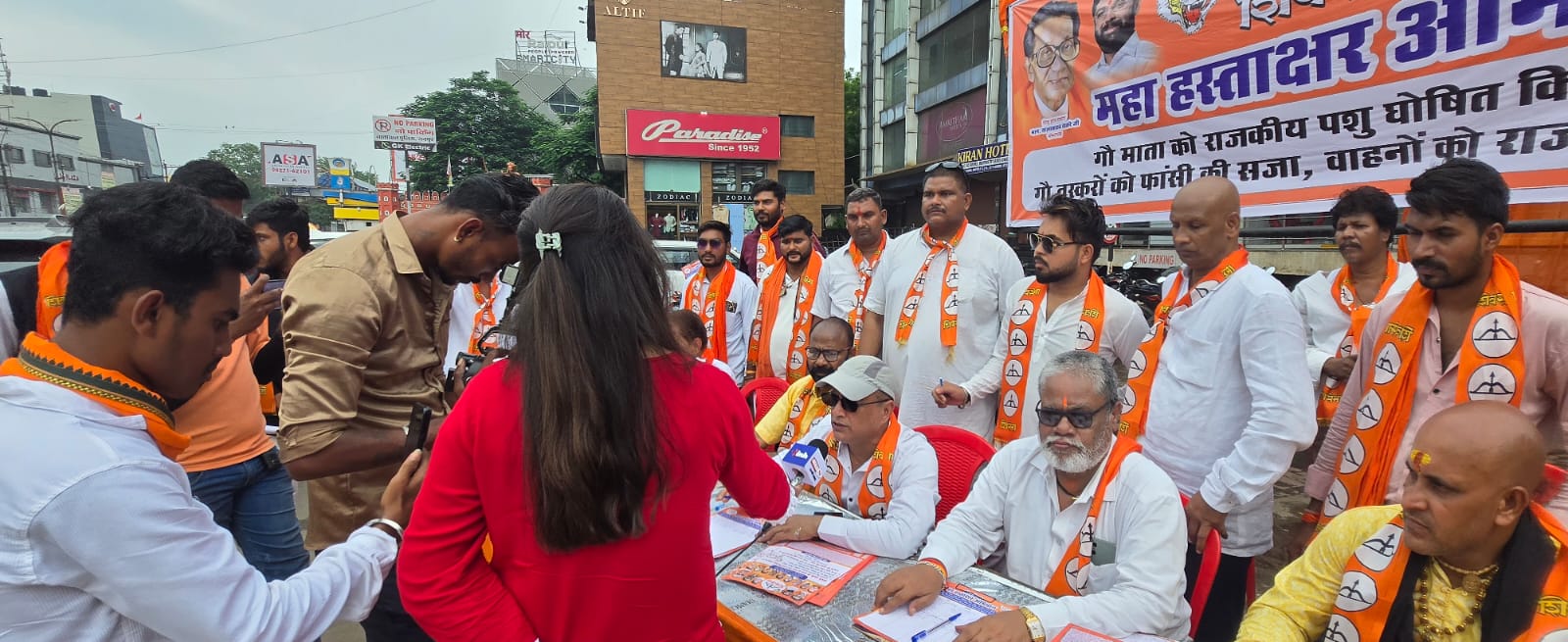 Shiv Sena's target is to collect 10 lakh signatures for cow protection in the state. Shiv Sainiks are running a door to door mega signature campaign since last one month. Raipur, Khabargali, Shiv Sena State Chief Dhananjay Singh Parihar, General Secretary Resham Jangde