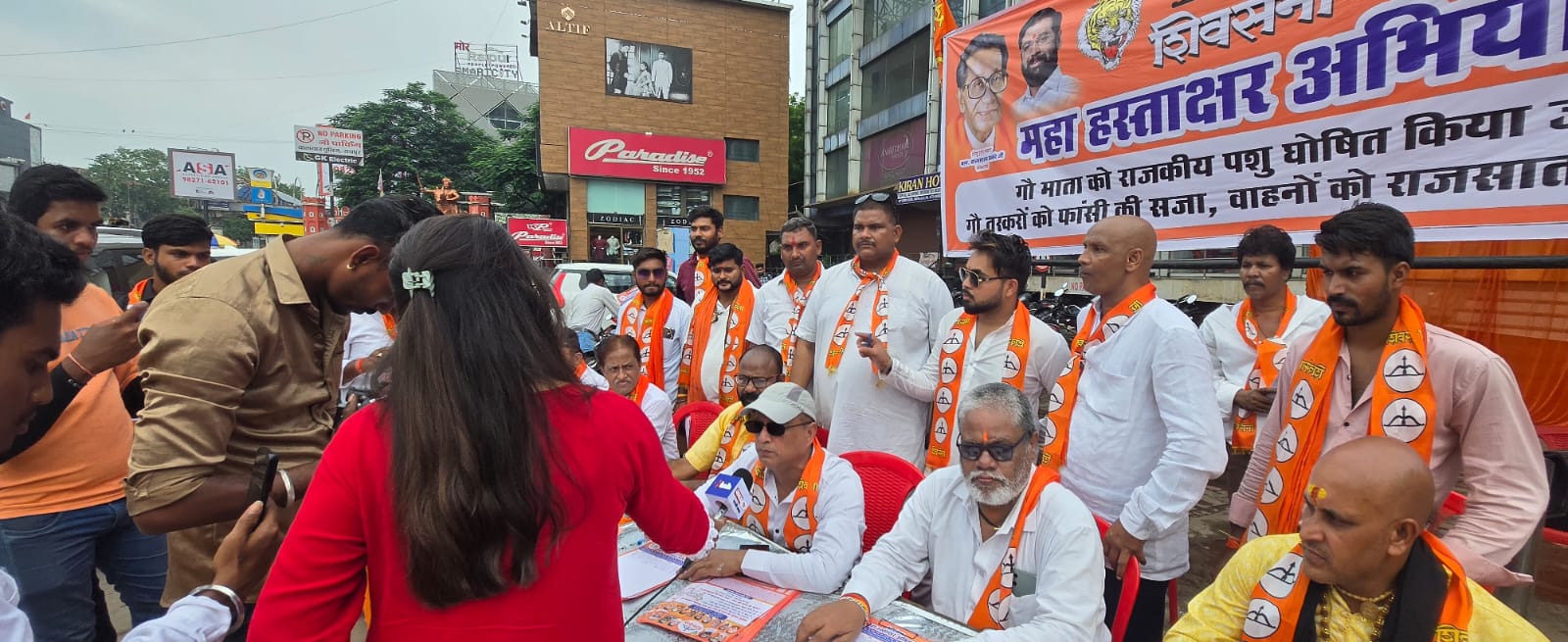 Shiv Sena's target is to collect 10 lakh signatures for cow protection in the state. Shiv Sainiks are running a door to door mega signature campaign since last one month. Raipur, Khabargali, Shiv Sena State Chief Dhananjay Singh Parihar, General Secretary Resham Jangde