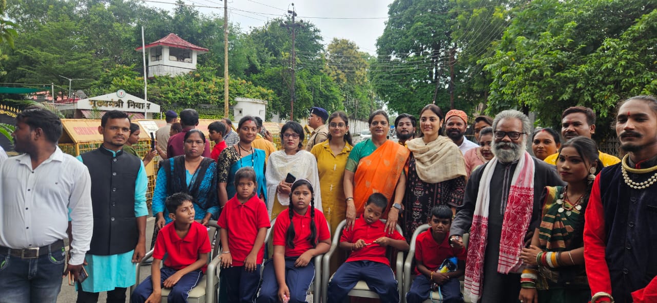 Unforgettable meeting of the children of Jatan Divyang School at the residence of Chief Minister Vishnu Dev Sai, Doma, Raipur, Khabargali, Jatan Divyang School and Surya Nursing College, deaf and dumb, multiple disability children, Chhattisgarh