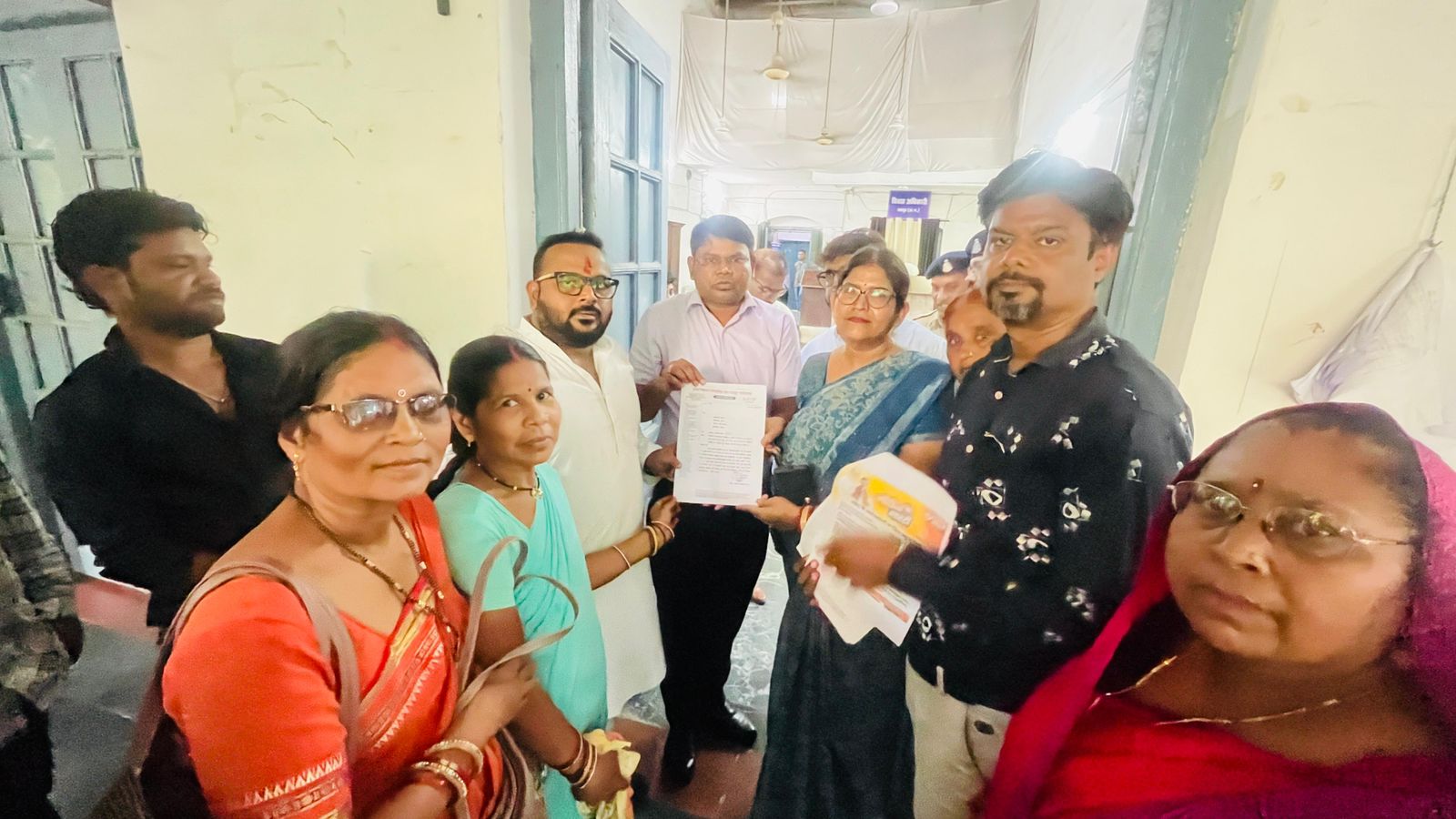 Mitanin sisters submitted a memorandum to all 33 collectors for non-fulfillment of Modi's guarantee, Union Patron Sushil Sunny Agarwal joined, State Health Mitanin Association, State Spokesperson Sapna Choubey State Secretary Chandrakishore Wasnik Raipur District President Annapurna Sahu, Chhattisgarh, Khabargali