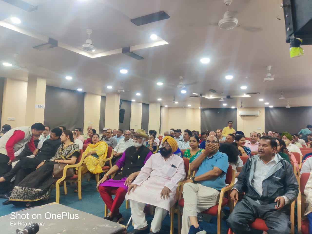 Audience danced to the musical program 'Gaane Dil Se Dil Tak' of Kayastha Cultural Group, patron of the group and Chairman of Food and Civil Supplies Corporation Mr. Sanjay Srivastava and his wife Mrs. Shweta Srivastava, Raipur, Chhattisgarh, Khabargali