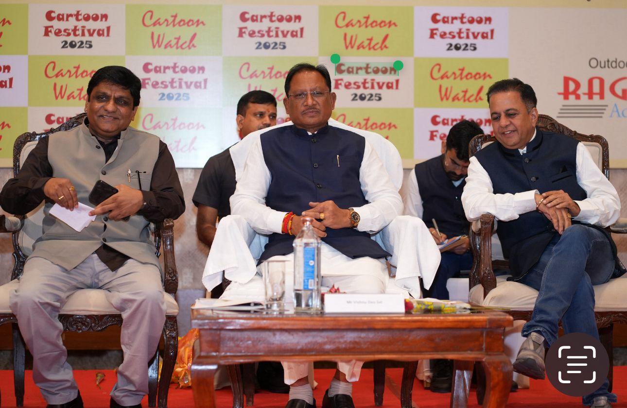 Chief Minister Shri Sai attended Cartoon Festival-2025, presented the Lifetime Achievement Award of Cartoon Watch magazine to renowned cartoonist of Jammu and Kashmir Shri Manoj Chopra, Editor of Cartoon Watch Trayambak Sharma, Raipur, Chhattisgarh, Khabargali