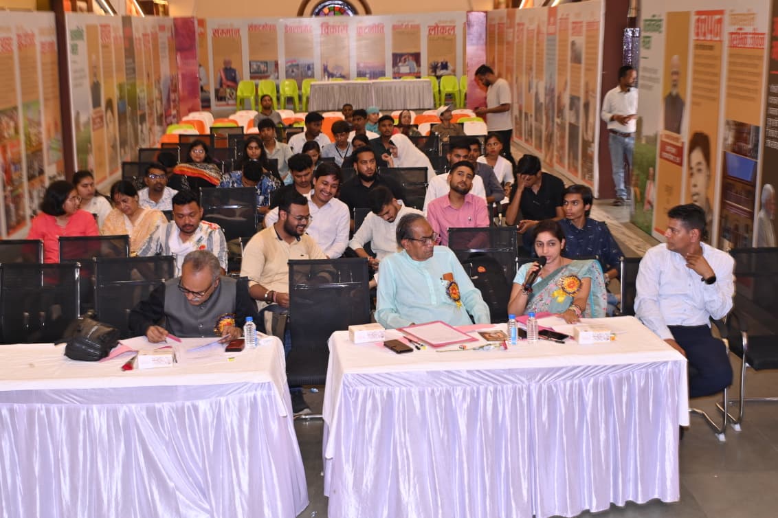 Poetry recitation competition organized on the occasion of "Silver Jubilee Year" of Chhattisgarh, District Administration, Sports and Youth Welfare and Chhattisgarh State Youth Commission Raipur, Raipur, Khabargali