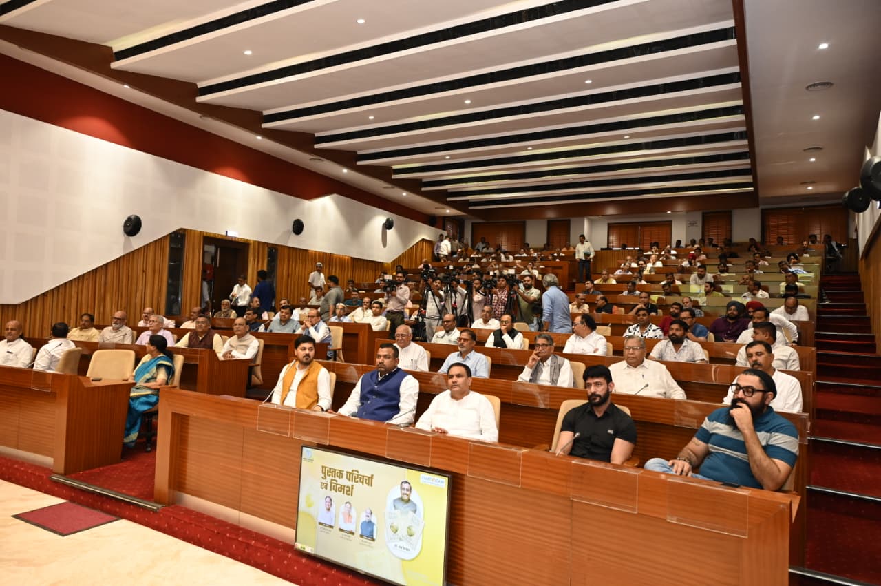 Science and technology are impacting our lives, today we are in the era of meta-humans - Ram Madhav Special lecture on 'The New World 21st Century Global Order and India', senior RSS pracharak, writer and thinker Ram Madhav, Ujjwal Deepak of Young Thinkers Foundation, Raipur, Chhattisgarh, Khabargali