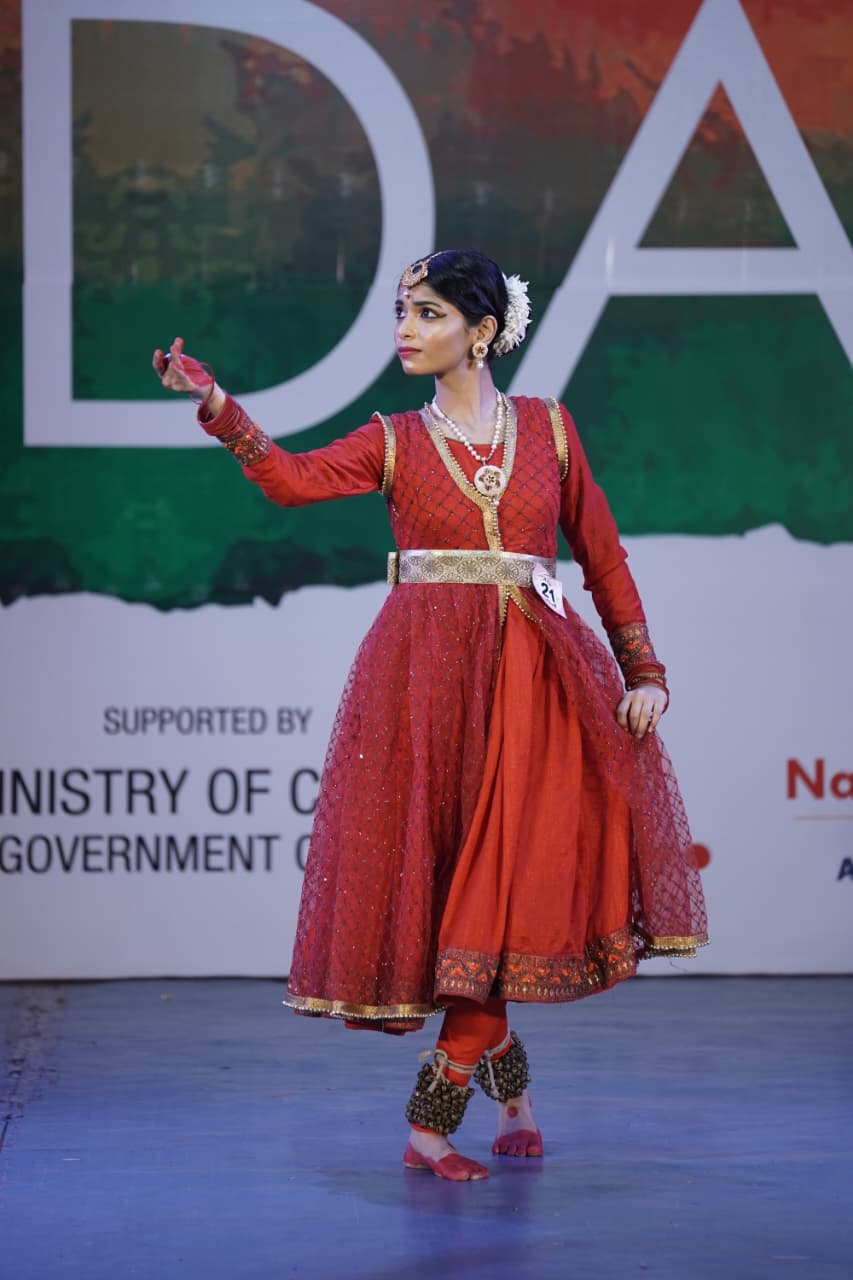 Raipur's Kathak dancer Vanshika Gupta 'Mili' hoisted the flag on the national stage, won first place in 'Aida' competition, All India Dance Association, Natwar Gopi Krishna National Award, Guru Sangeeta Kapse, Sangeeta Kala Academy, Raipur, Chhattisgarh, Khabargali
