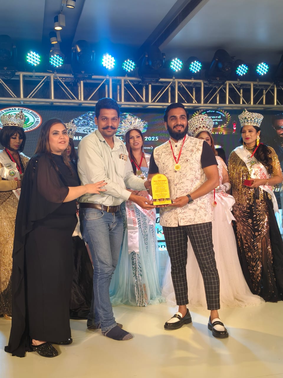 A grand celebration of 'Mr., Miss & Mrs. India 2025' and 'Bharat Gaurav Samman' was organised at Triton Hotel, Bollywood actress Mahima Chaudhary, Founder of VM Management & Securitas Jitendra Singh Chaudhary and Kavita Singh as chief guests, Raipur, Chhattisgarh, Khabargali