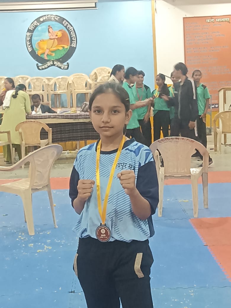 25th State Level Karate Championship: Dhanishtha Sahu of Raipur won bronze medal in Under-14 category, Coach Karate Instructor Gopal Kumar, Aastha Public School located in Kavita Nagar, Raipur, Chhattisgarh, Khabargali