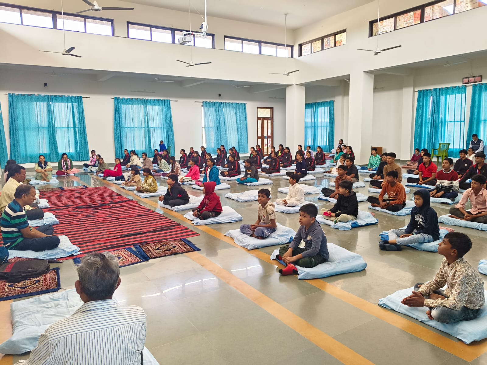 79 students learned Anapana meditation. One day Anapana camp concluded at Dhammakuti Vipassana Meditation Centre. Raipur, Sitaram Sahu Centre Acharya Dhammakuti Vipassana Meditation Centre, Chhattisgarh, Khabargali