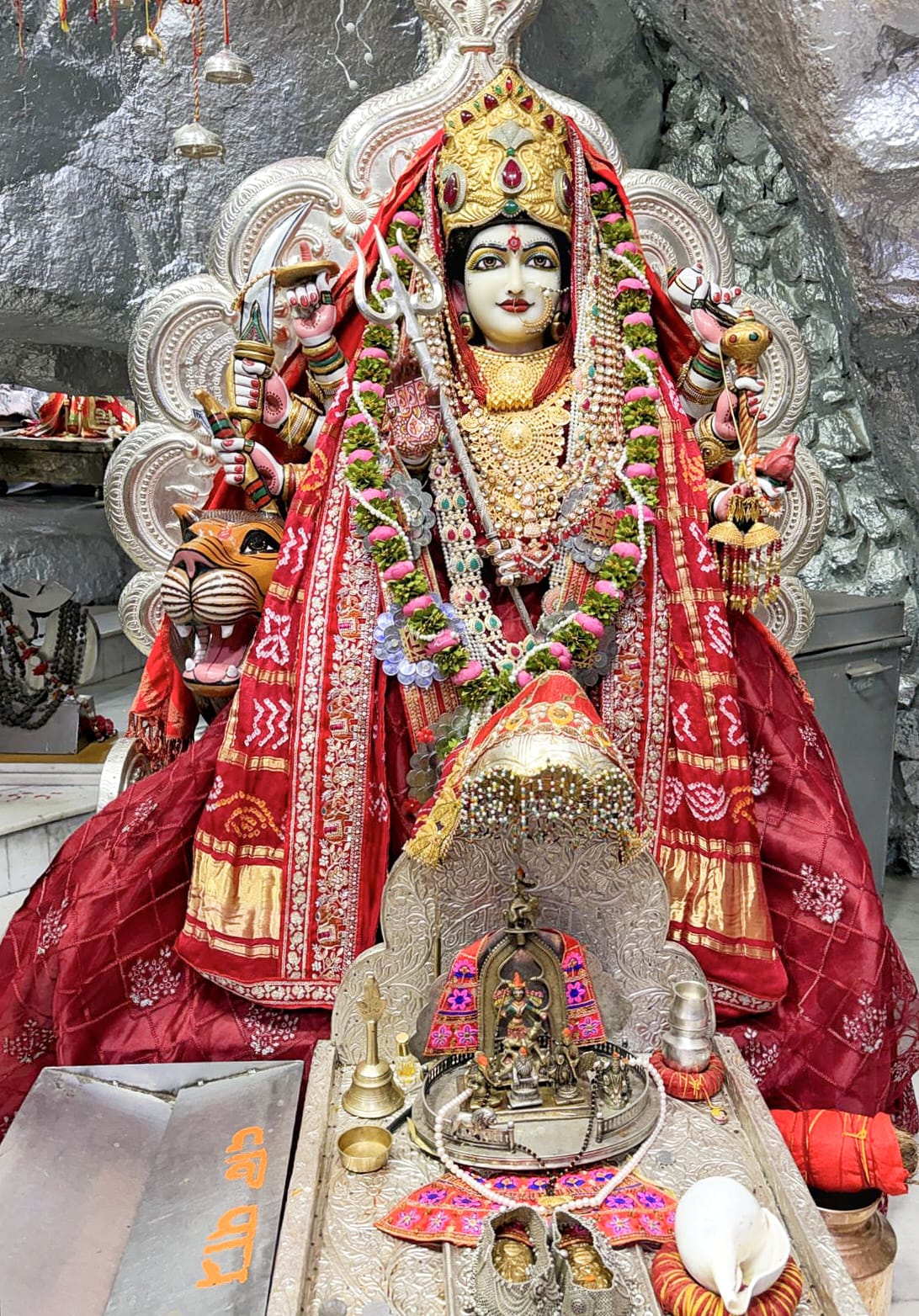 The grand, divine, and extraordinary fourth Mangalpath of Shri Devsar Wali Mata will be held on January 11th at SN Palace, Cherikhedi. Artists from across the country will perform.  The ceremony will include the lighting of the sacred lamp, mehndi , offering of chunari, gajra and celebrations of blessings and the manifestation of the goddess.  A vibrant performance by the renowned Mangalmurti Dance Academy from Kolkata will also be featured. Raipur, Chhattisgarh, Khabargali.