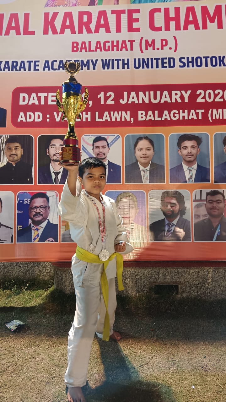 Vijay Vidya Mandir dominates the National Karate Championship held in Balaghat; Roop, Anushka, and Manish win gold medals, while Ishwar and Neeraj Suna secure silver medals. Vijay Vidya Mandir High School, Raipur, Principal Sushma Dubey, Chhattisgarh, Khabargali.