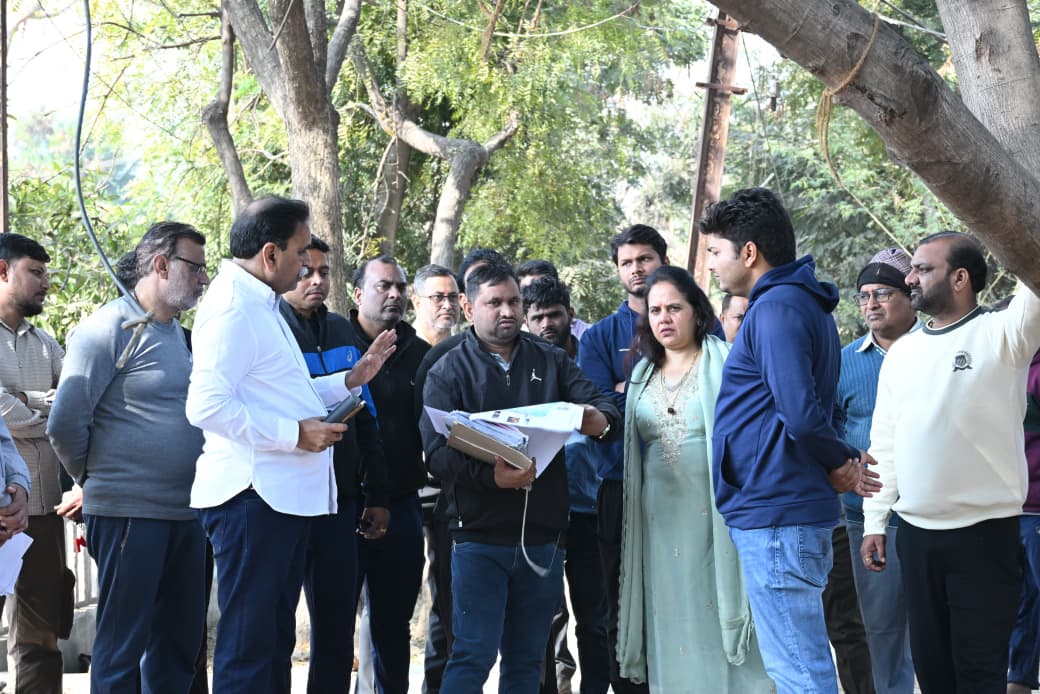 MLA Rajesh Munat's furious reaction: He severely reprimanded officials for negligence in the beautification of Karbala pond, Raipur, Khabargali.