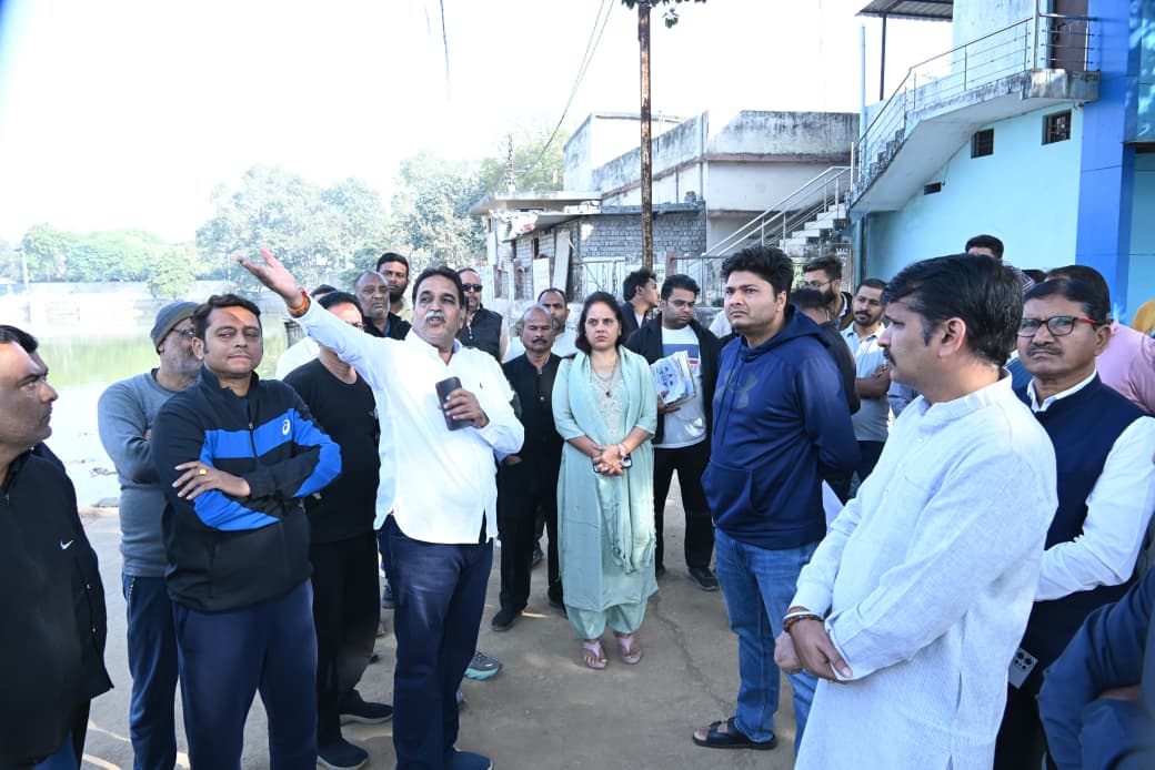 MLA Rajesh Munat's furious reaction: He severely reprimanded officials for negligence in the beautification of Karbala pond, Raipur, Khabargali.