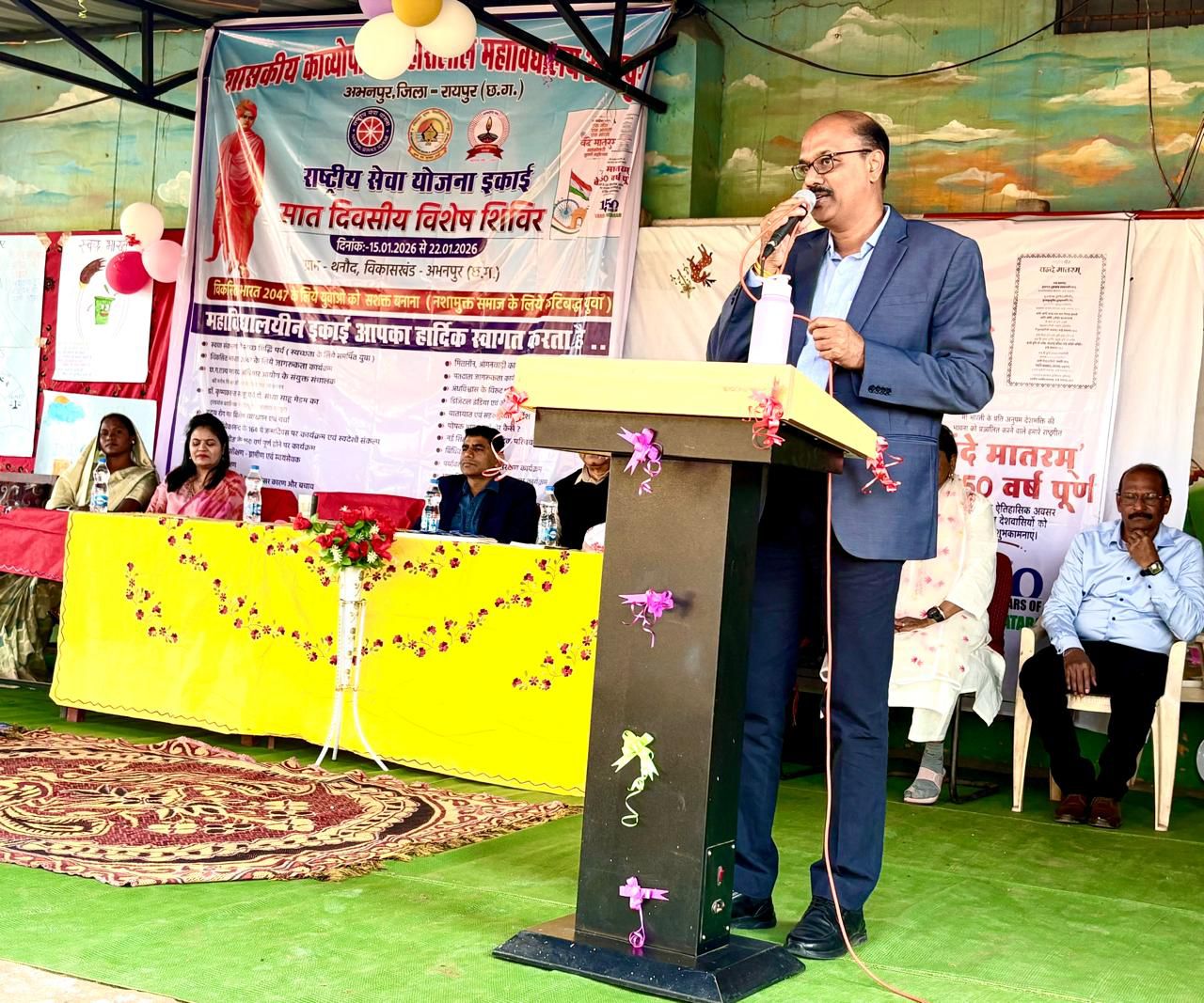 Abhanpur College's seven-day NSS camp, focused on human rights, health, and rural development, was held at Government Kavyopadhyaya Hiralal College, Abhanpur.  The event was organized by the National Service Scheme and attended by Manish Mishra, Joint Director of the Chhattisgarh Human Rights Commission, college principal Dr. Pradeep Kumar Shukla, heart surgeon Dr. Krishnakant Sahu, Dr. Sandhya Sahu, village sarpanch Ishwari Sahu and Akshay Sahu. Chhattisgarh, Khabargali