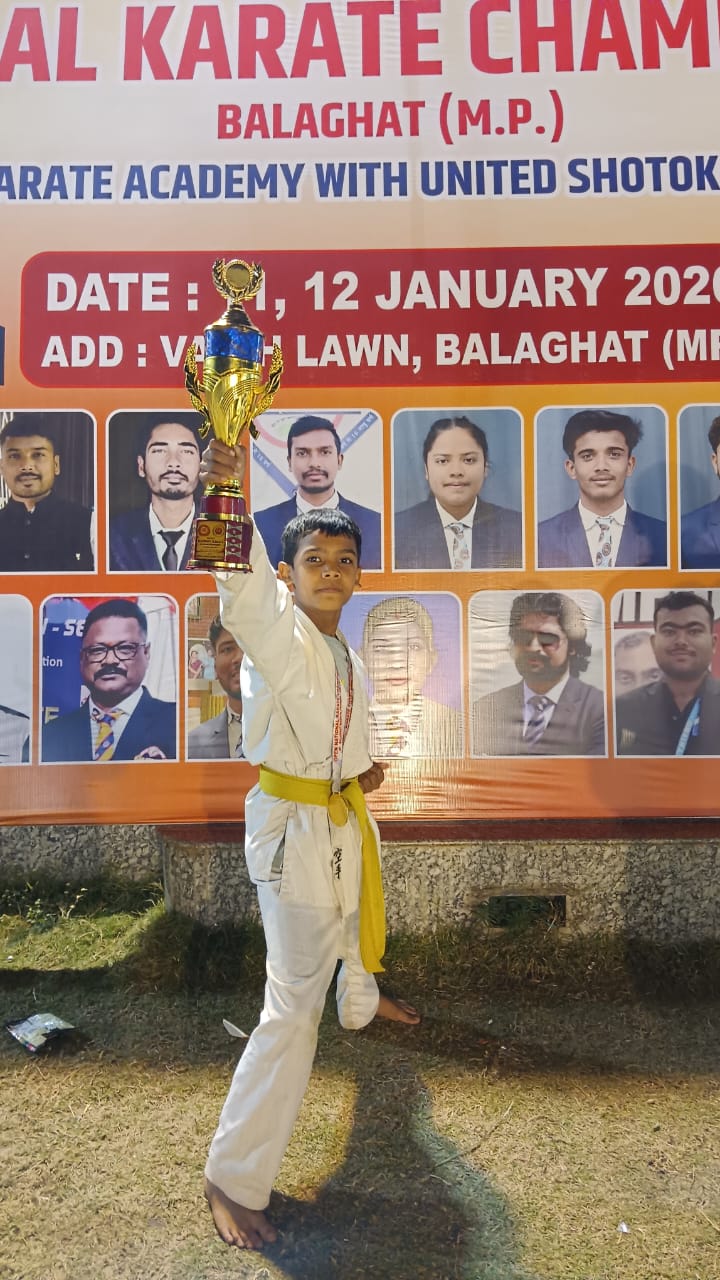 Vijay Vidya Mandir dominates the National Karate Championship held in Balaghat; Roop, Anushka, and Manish win gold medals, while Ishwar and Neeraj Suna secure silver medals. Vijay Vidya Mandir High School, Raipur, Principal Sushma Dubey, Chhattisgarh, Khabargali.