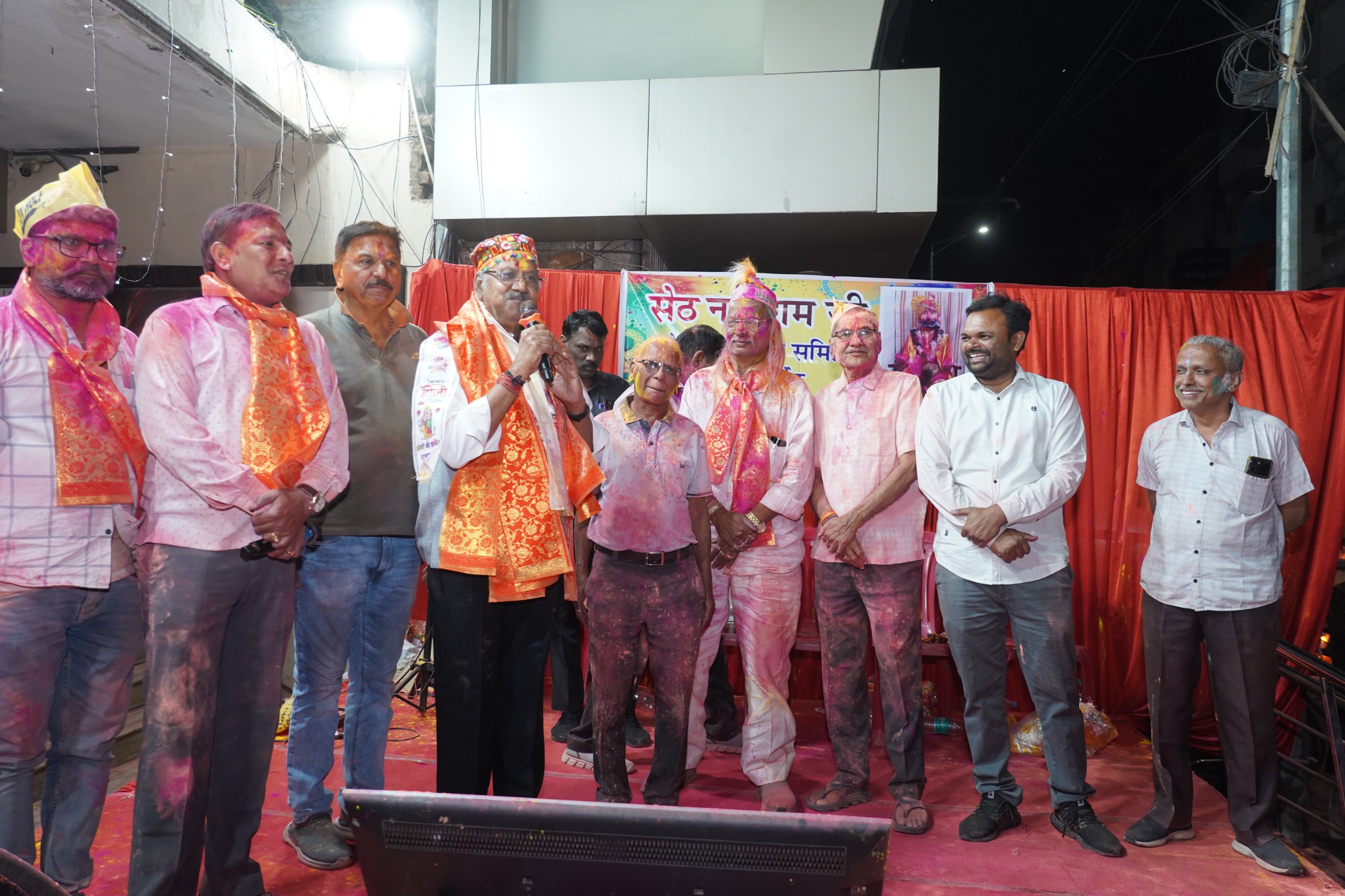The sounds of Phaag echoed in Sadar Bazaar: A flood of traders gathered at the Holi Milan of Sarafa Association, Seth Nathuram Holika Utsav Samiti, Raipur, Chhattisgarh, Khabargali