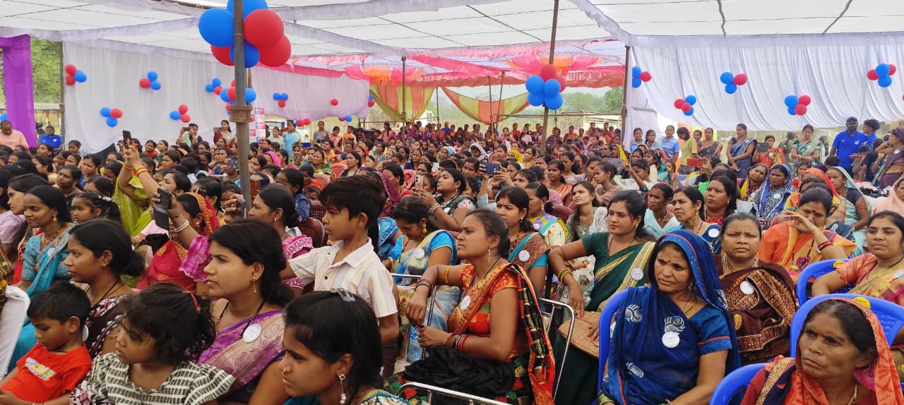 Adani Foundation Honours More Than 500 Women, Mushrooms, Terracotta and Spices Appreciated at Exhibition of Products Made by Self-Help Group Women  Industrial Visit to the Power Plant to be Organized for Women under ‘Shakti Samvad’ 	•	Outstanding workers of the Utthan Project were honoured with appreciation certificates  Raigdh, chhattisgarh,khabargali 