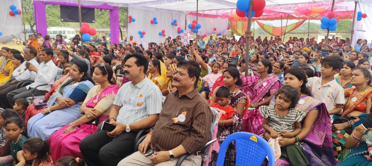 Adani Foundation Honours More Than 500 Women, Mushrooms, Terracotta and Spices Appreciated at Exhibition of Products Made by Self-Help Group Women  Industrial Visit to the Power Plant to be Organized for Women under ‘Shakti Samvad’ 	•	Outstanding workers of the Utthan Project were honoured with appreciation certificates  Raigdh, chhattisgarh,khabargali 