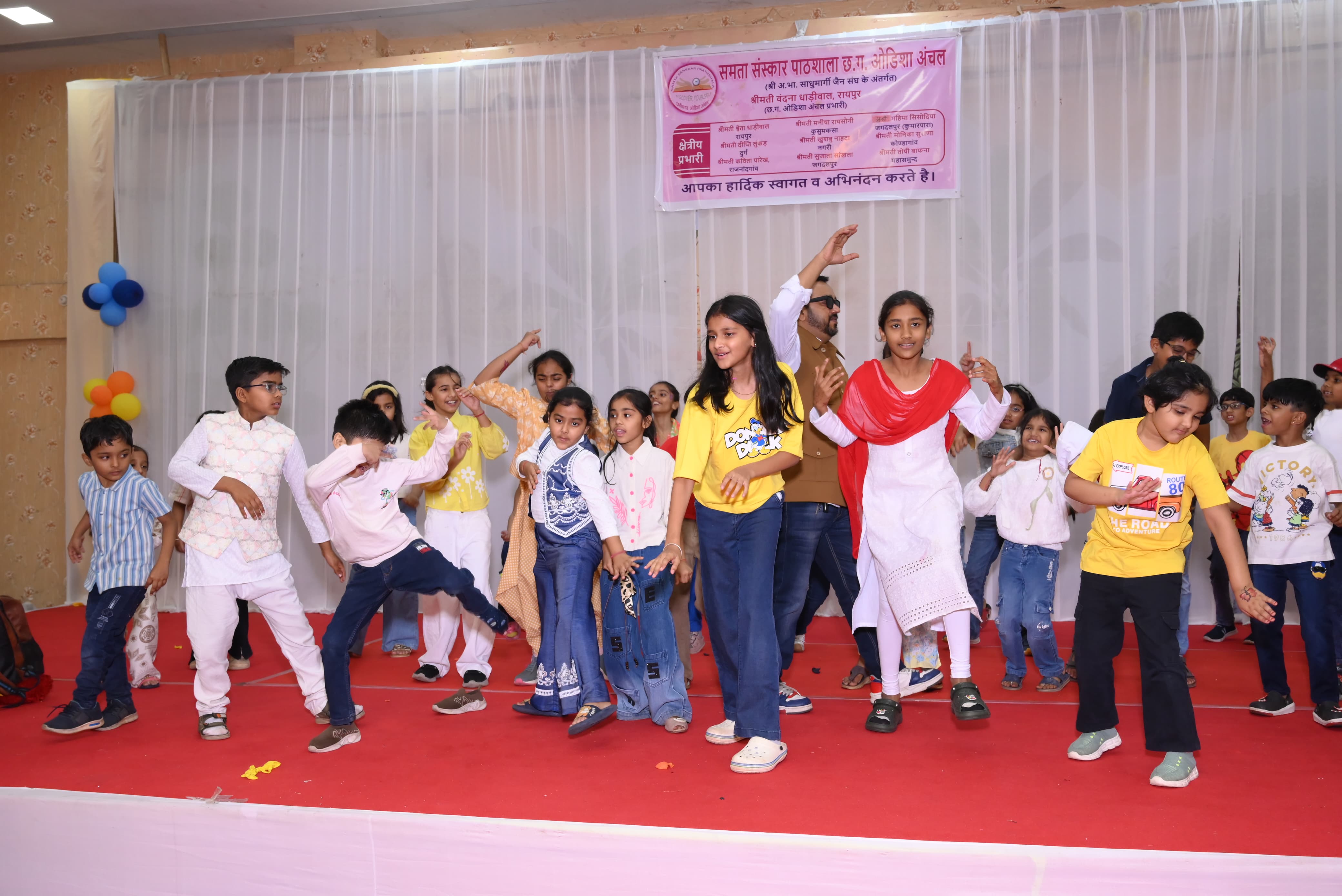 New generation connected with religion and culture: 600 children learnt precious lessons of life in the 'Grand Funfesta' of Samata Sanskaar Pathshala, childhood of Chhattisgarh-Odisha came together in Raipur: a unique confluence of children and teachers from 76 regions, convener Vandana Dhadiwal, Vikas Dhadiwal, Chhattisgarh, Khabargali