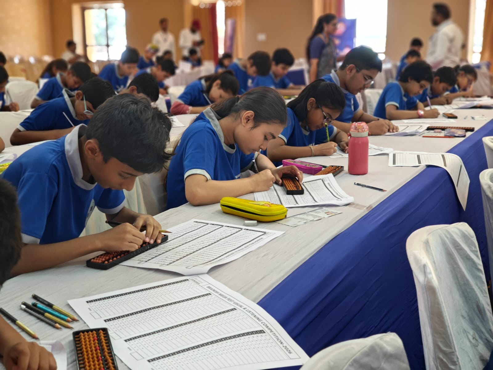 Raipur children showed the power of 'Human Calculator', Shailendra Nagar children hoisted the flag of success in Brainish Abacus Megafest, Vedika Sundarani, Aaradhya Chauhan became 'Champions', Master Trainer of Brainish Abacus Mrs. Deepa Shukla and Trainer Mrs. Sapna Rathore, Chhattisgarh, Khabargali