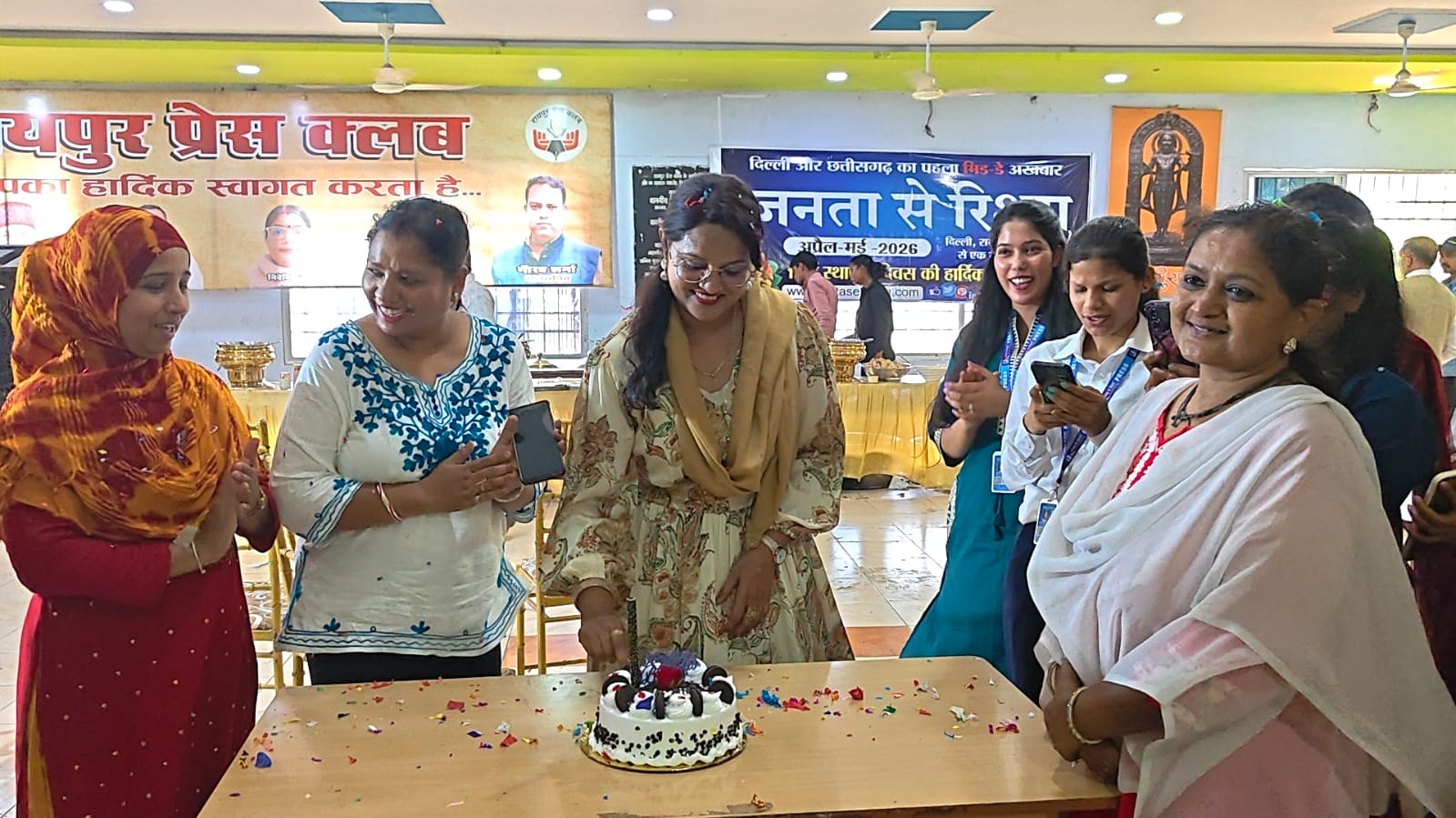 "Blessings from the innocent and support from loved ones: Star Vedic Welfare President Syed Salma celebrated her birthday at a children's home, and journalists congratulated her at the Press Club", Raipur, Chhattisgarh, Khabargali
