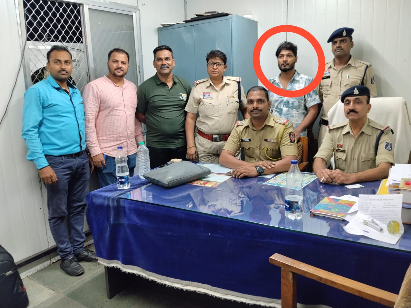 Sensational: The murderer who had escaped after chopping his friend into pieces in Mumbai was caught at Raipur station. Accused Aavish Mustafa had kidnapped his friend Aurangzeb Samiruddin and then killed him. Raipur Railway Superintendent of Police Divyang Patel, Deputy Superintendent of Police Taubias Khakha, GRP Station Incharge Sub Inspector Tulendra Verma, Chhattisgarh, Khabargali