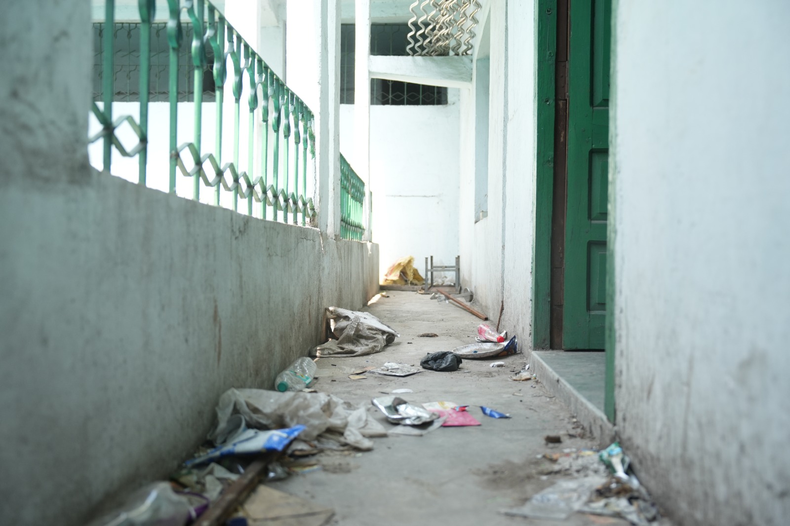 Major flaws found in Madrasas, Child Commission strict: Children were being forced to do manual labour, filth in the premises and lack of drinking water. Dr. Varnika Sharma's inspection found deficiencies in child protection standards, gave instructions for improvement, Madrasa Islahul Muslimeen and Darul Yatama located at Baijnath Para, Dr. Varnika Sharma, Chairperson of Chhattisgarh State Child Rights Protection Commission, Raipur, Chhattisgarh Khabargali
