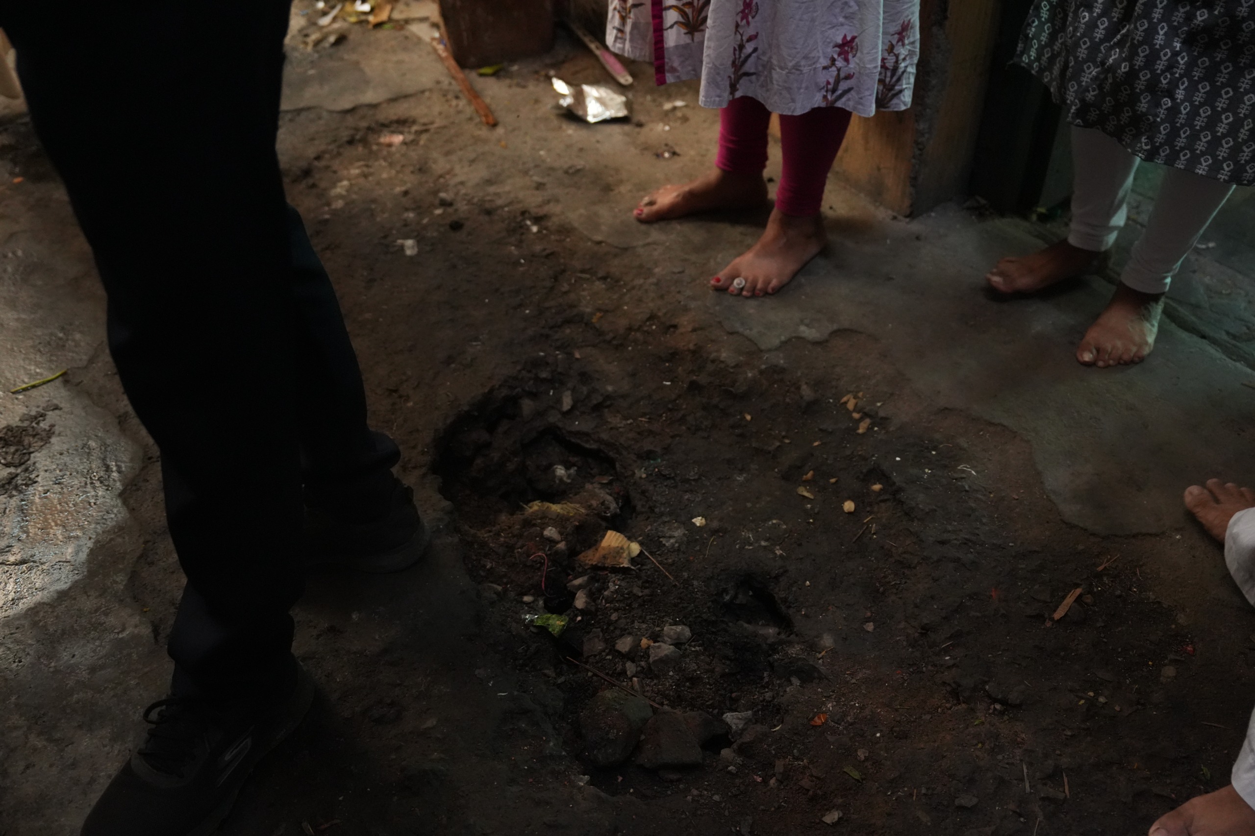 Major flaws found in Madrasas, Child Commission strict: Children were being forced to do manual labour, filth in the premises and lack of drinking water. Dr. Varnika Sharma's inspection found deficiencies in child protection standards, gave instructions for improvement, Madrasa Islahul Muslimeen and Darul Yatama located at Baijnath Para, Dr. Varnika Sharma, Chairperson of Chhattisgarh State Child Rights Protection Commission, Raipur, Chhattisgarh Khabargali