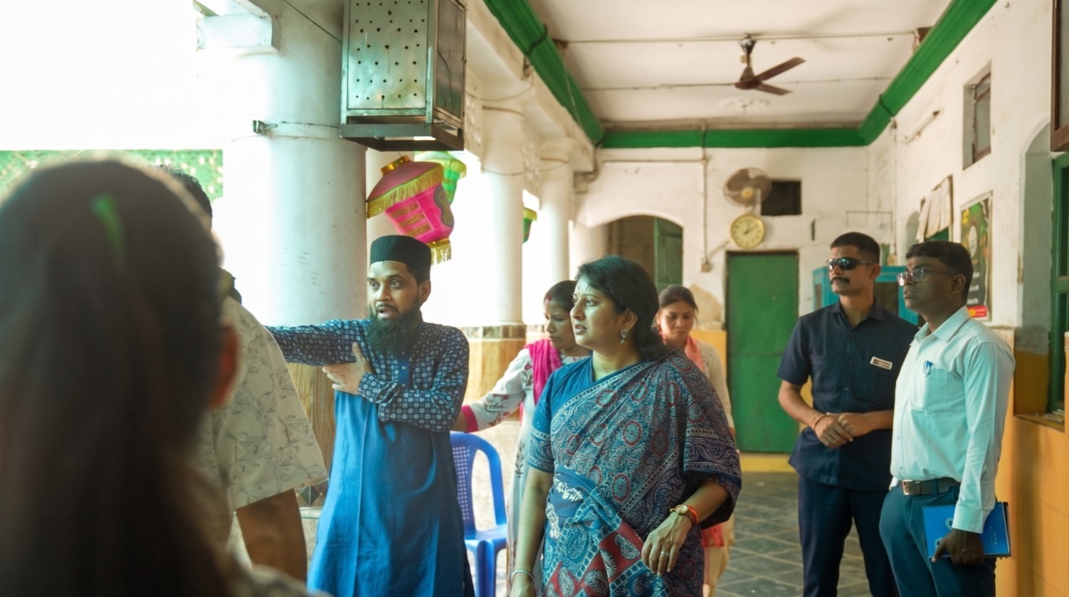 Major flaws found in Madrasas, Child Commission strict: Children were being forced to do manual labour, filth in the premises and lack of drinking water. Dr. Varnika Sharma's inspection found deficiencies in child protection standards, gave instructions for improvement, Madrasa Islahul Muslimeen and Darul Yatama located at Baijnath Para, Dr. Varnika Sharma, Chairperson of Chhattisgarh State Child Rights Protection Commission, Raipur, Chhattisgarh Khabargali