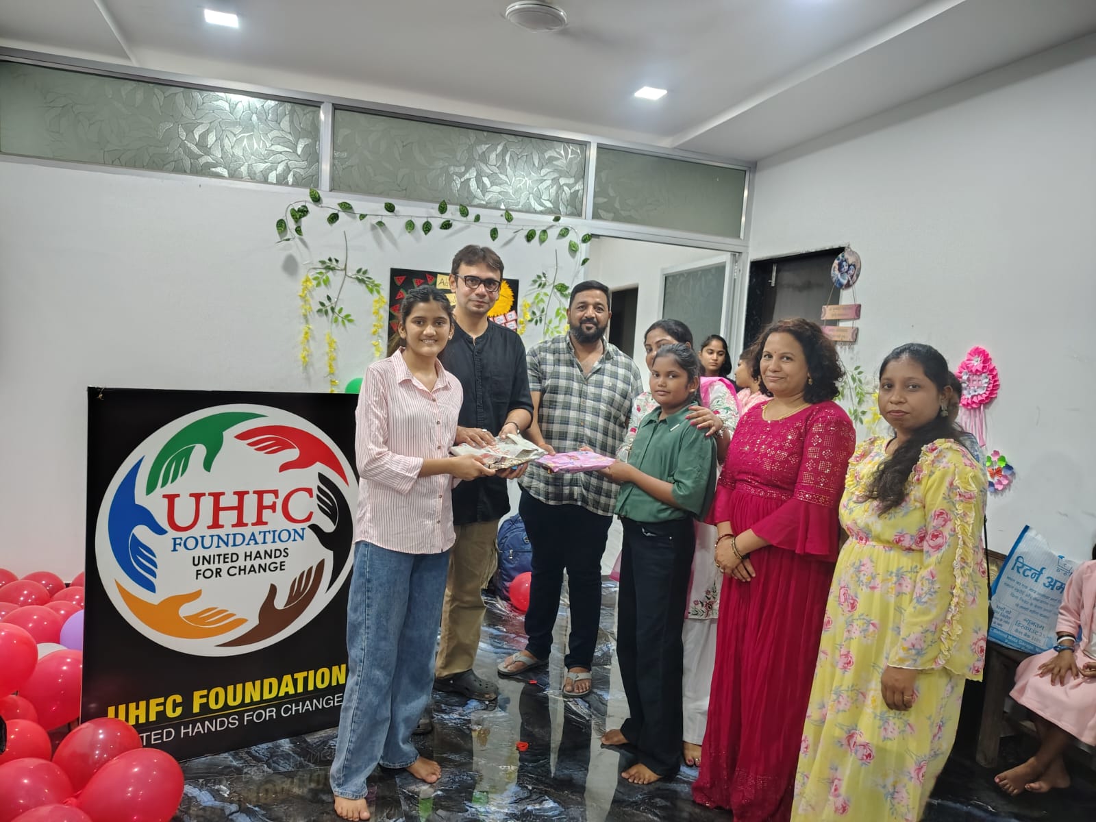 20 day summer camp concluded on a grand note in Raipur, courtesy Pathashala, Raipur and UHFC Foundation. Children learnt the art, dance and personality development skills. Mahendra Singhania, dentist and social worker Dr Abhishek Mishra, Sonam Srivastava, founder and director of UHFC Foundation, Raipur, Chhattisgarh, Khabargali