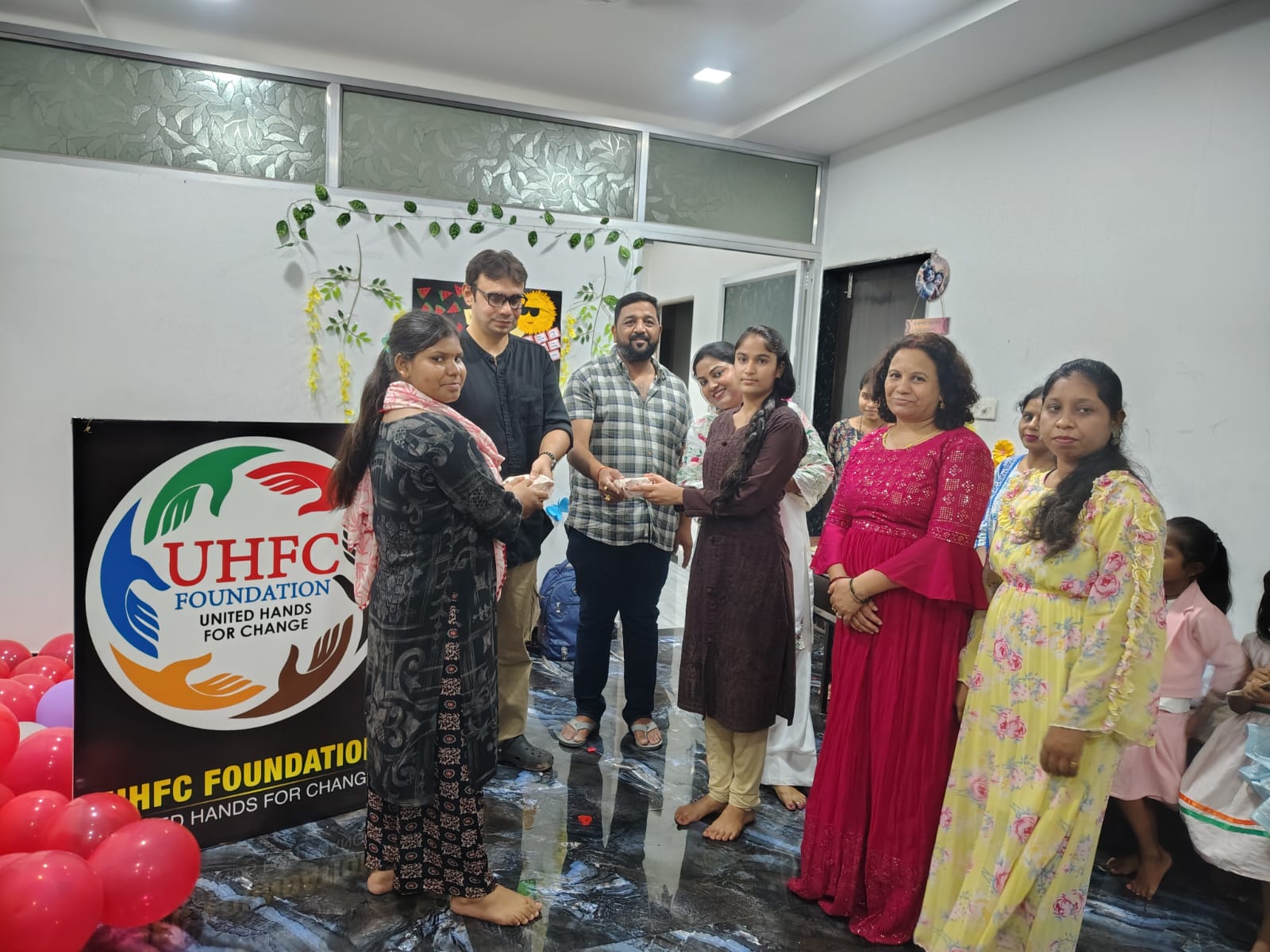 20 day summer camp concluded on a grand note in Raipur, courtesy Pathashala, Raipur and UHFC Foundation. Children learnt the art, dance and personality development skills. Mahendra Singhania, dentist and social worker Dr Abhishek Mishra, Sonam Srivastava, founder and director of UHFC Foundation, Raipur, Chhattisgarh, Khabargali