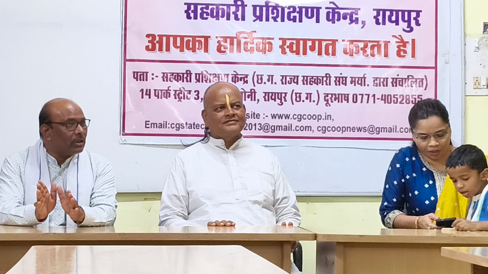 Saurabh Sharma became the authorized officer of Chhattisgarh State Cooperative Federation Limited, Sahakar Bharti, State Office Minister, Cooperation and Public Awareness Cell, senior member of Rashtriya Swayamsevak Sangh and State General Secretary of Sahakar Bharti Kaniram, Managing Director Mrs. Purnima Singh, Chief Executive Officer PC Dhruv, Raipur, Chhattisgarh, Khabargali
