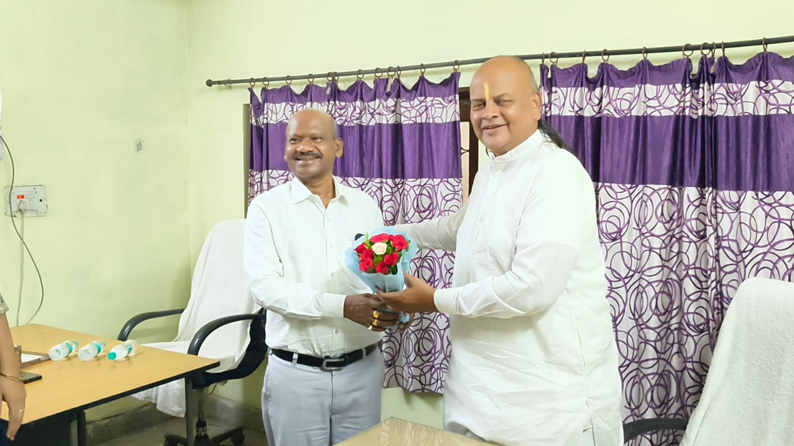 Saurabh Sharma became the authorized officer of Chhattisgarh State Cooperative Federation Limited, Sahakar Bharti, State Office Minister, Cooperation and Public Awareness Cell, senior member of Rashtriya Swayamsevak Sangh and State General Secretary of Sahakar Bharti Kaniram, Managing Director Mrs. Purnima Singh, Chief Executive Officer PC Dhruv, Raipur, Chhattisgarh, Khabargali