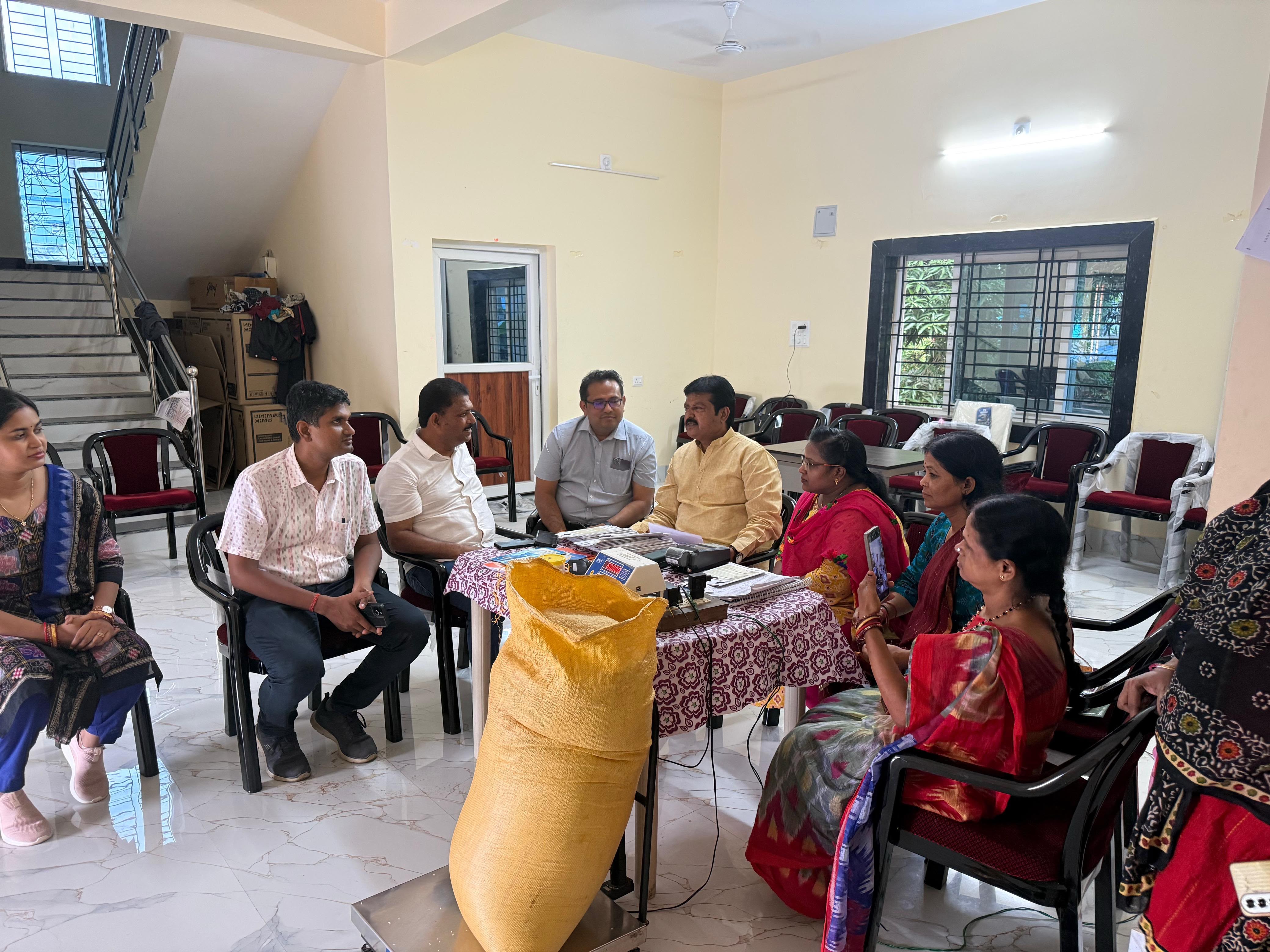 PDS system will be further strengthened in Chhattisgarh: Chairman of Civil Supplies Corporation Sanjay Srivastava studied the successful model of Odisha and made a courtesy call on Odisha Food Minister Shri Krishna Chandra Patra. Raipur, Khabargali