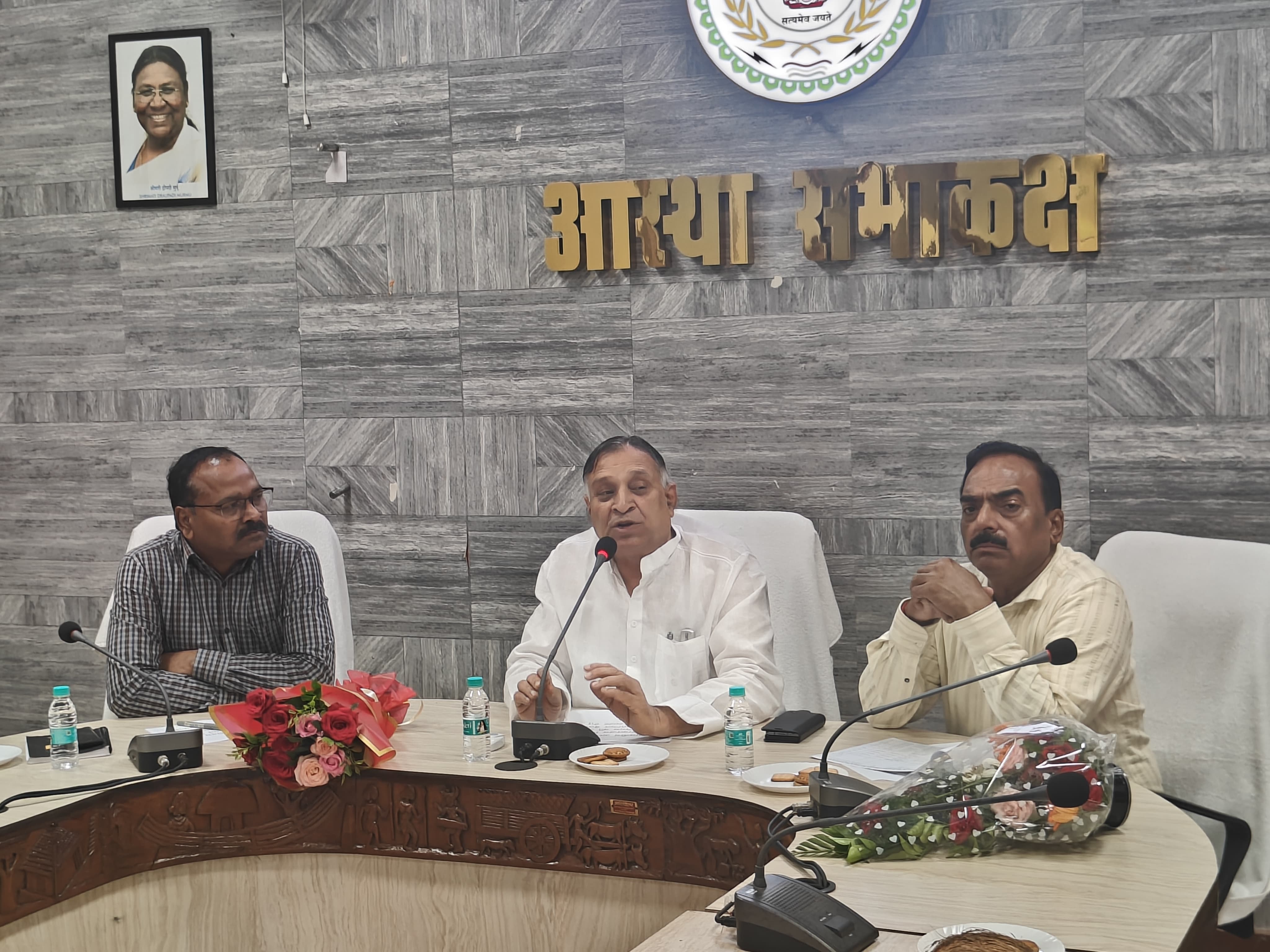 Jagdalpur, Bastar, Persons with Disabilities, Lokesh Kavadiya, Chhattisgarh Handicapped Finance and Development Corporation, Social Welfare Department, Self-Employment, Loan Scheme, Disabled Beneficiaries, Vocational Training, Additional Collector C.P. Baghel and Deputy Director of Social Welfare Department Mrs. Suchita Minj, Khabargali