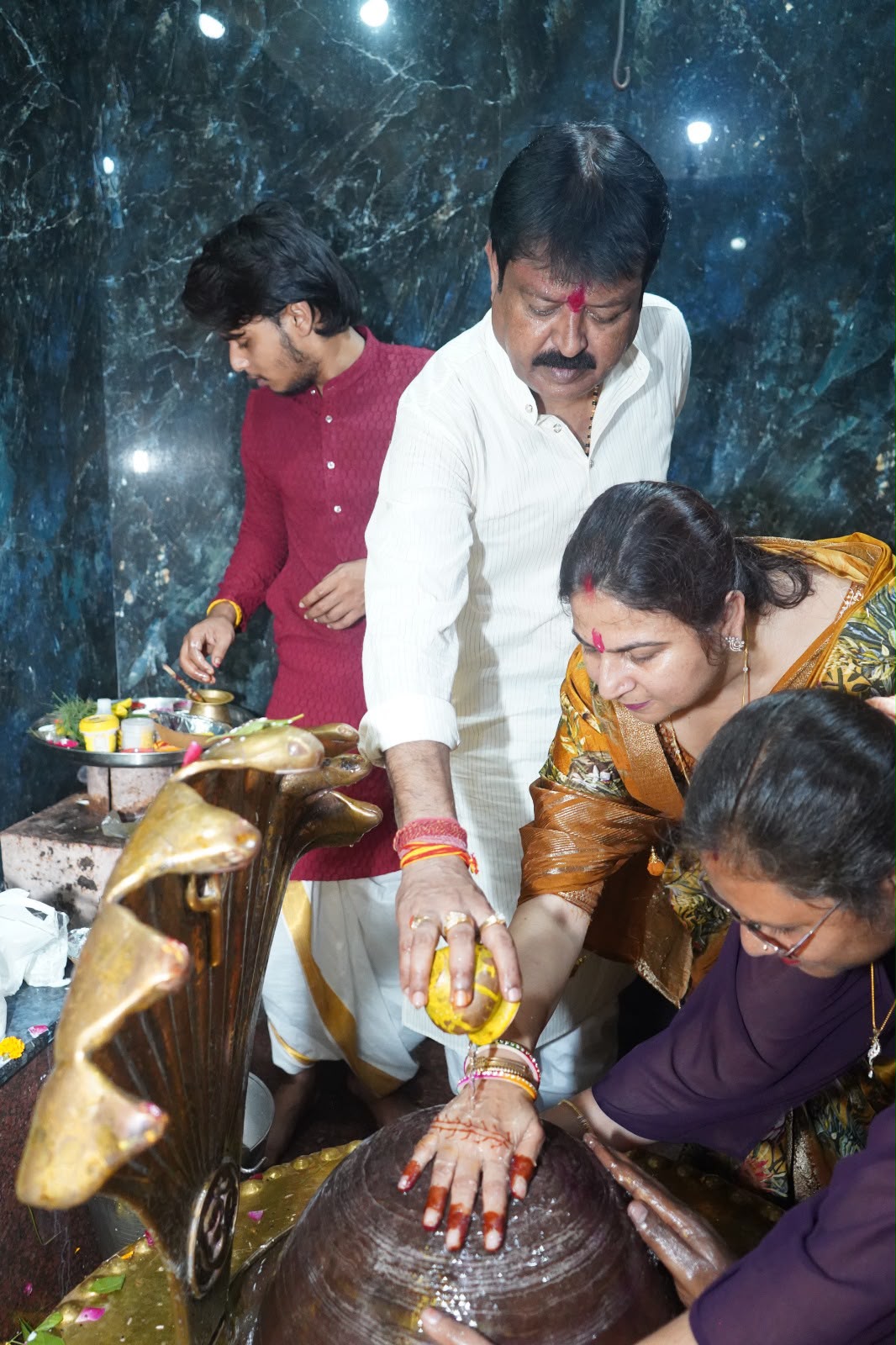 Mahadev Ghat, Hatkeshwar Nath Mahadev, Sahasradhara Abhishek, Chairman of Chhattisgarh State Civil Supplies Corporation Sanjay Srivastava, Shravan month, Raipur, Chhattisgarh News, Khabargali