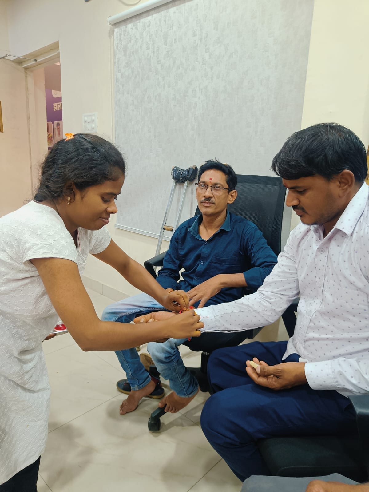 Raipur, Lokesh Kavadiya, Rakshabandhan, Disabled Finance and Development Corporation, disabled sisters, Tarini Nishad, Rajim, Chhattisgarh News, Khabargali
