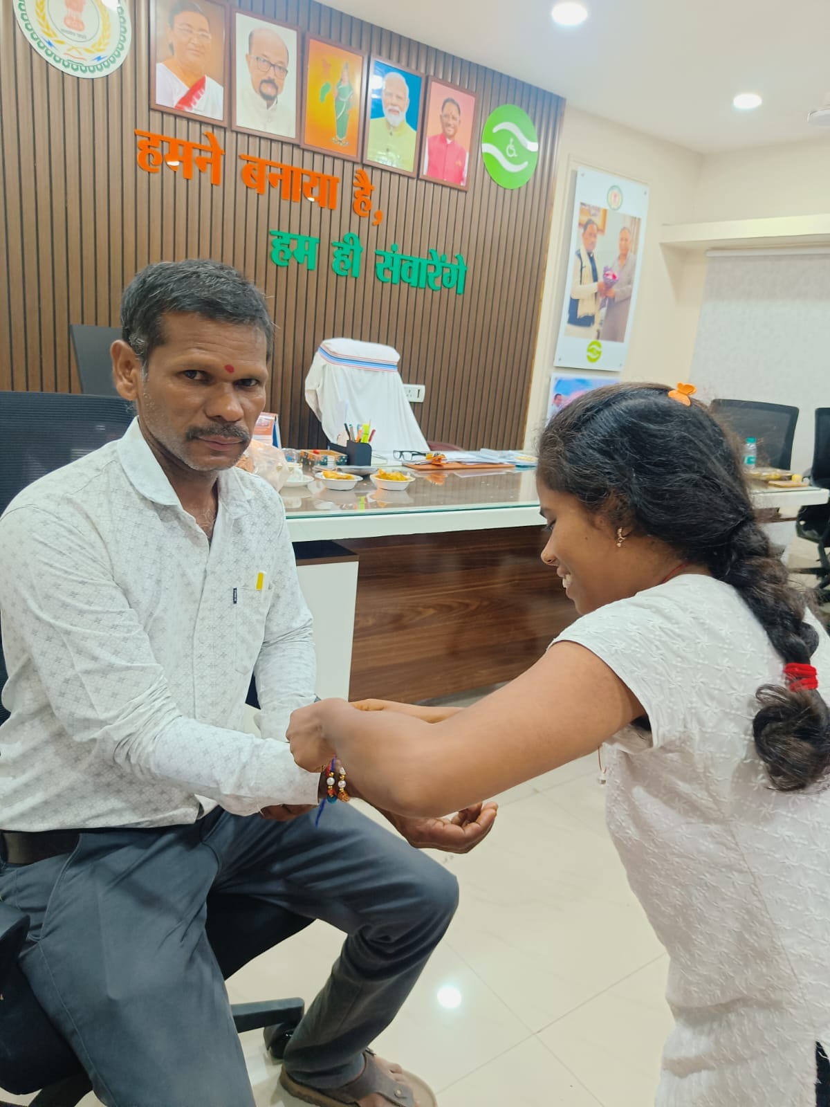 Raipur, Lokesh Kavadiya, Rakshabandhan, Disabled Finance and Development Corporation, disabled sisters, Tarini Nishad, Rajim, Chhattisgarh News, Khabargali