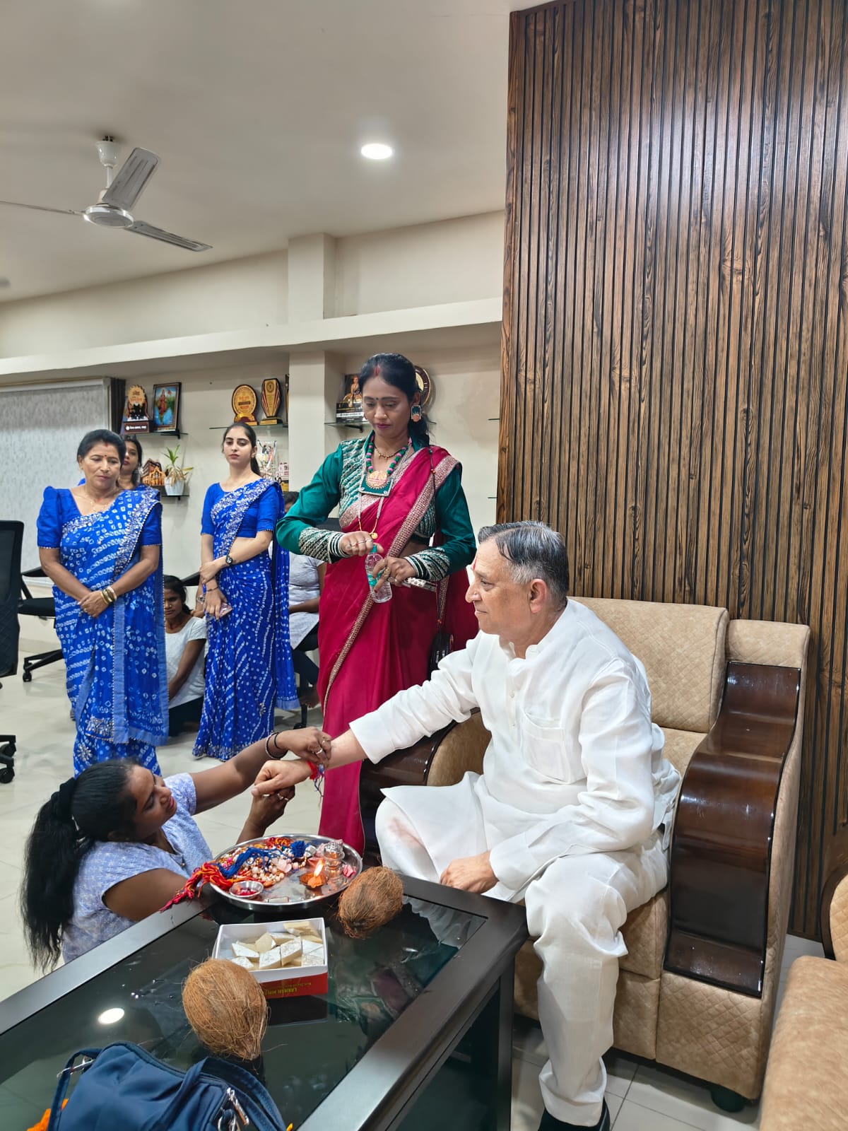 Raipur, Lokesh Kavadiya, Rakshabandhan, Disabled Finance and Development Corporation, disabled sisters, Tarini Nishad, Rajim, Chhattisgarh News, Khabargali