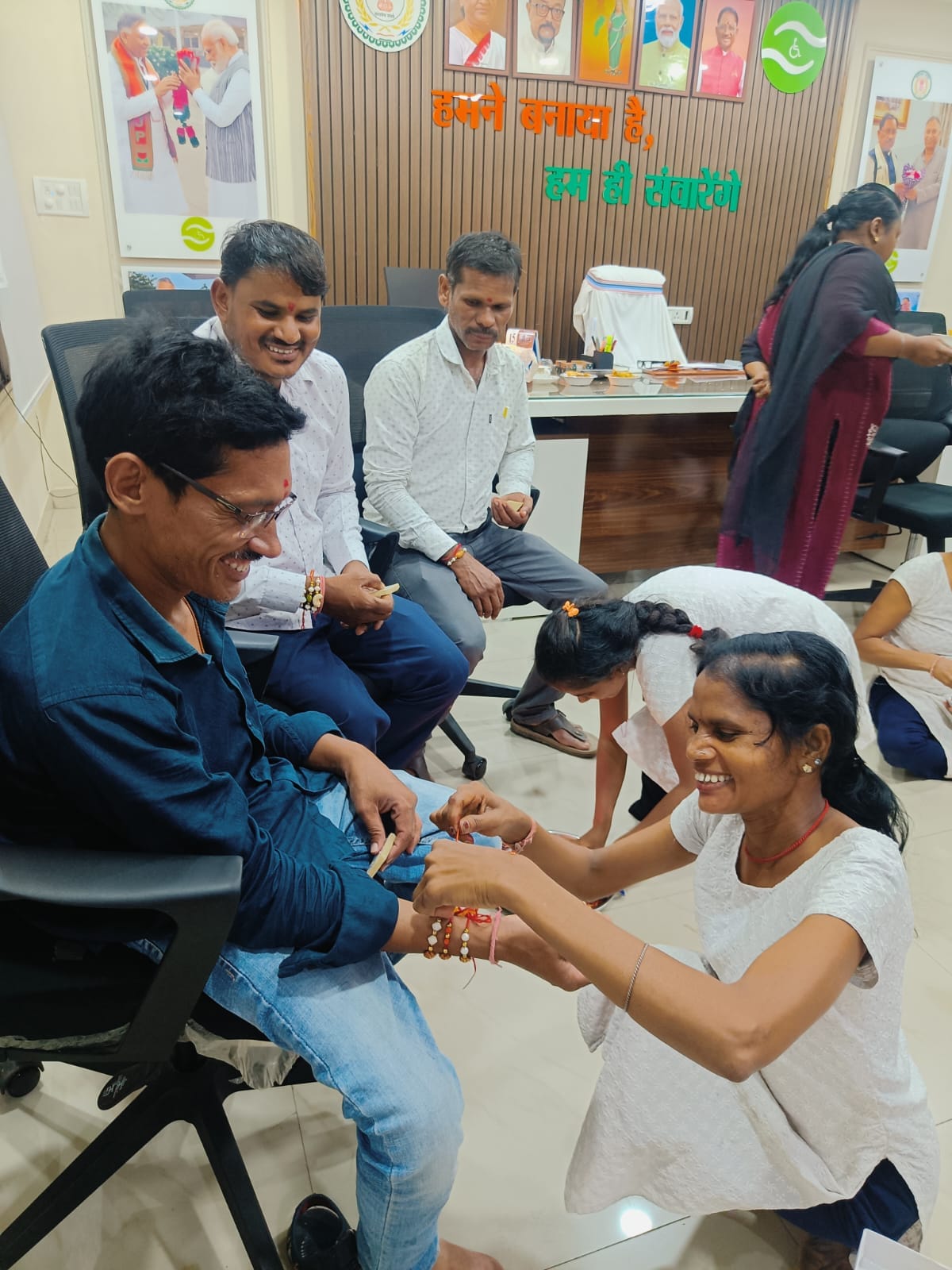 Raipur, Lokesh Kavadiya, Rakshabandhan, Disabled Finance and Development Corporation, disabled sisters, Tarini Nishad, Rajim, Chhattisgarh News, Khabargali