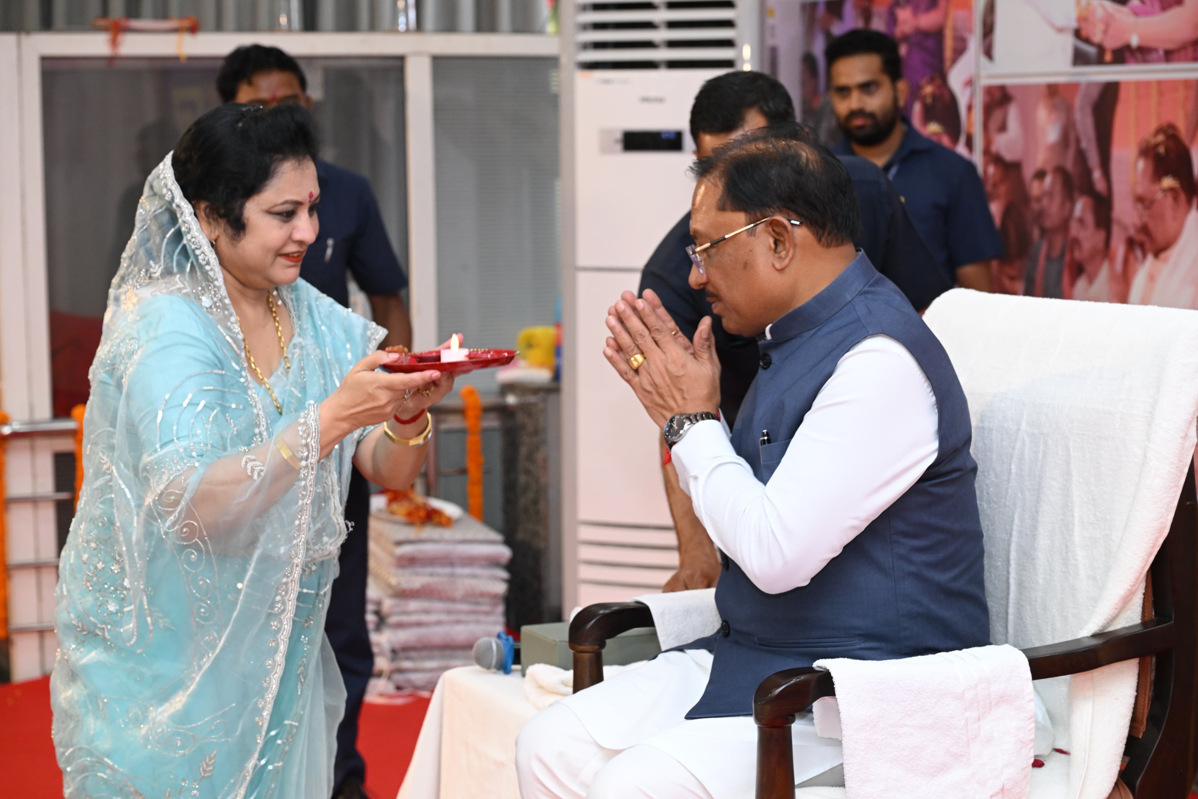 Salutations to sisters: Rakshabandhan with brother Vishnu, Rakshabandhan 2026, Chief Minister Vishnu Dev Sai, Chairperson of Chhattisgarh State Women's Commission Dr. Mamta Sahu, Chhattisgarh, Raipur, Chief Minister's residence, Khabargali
