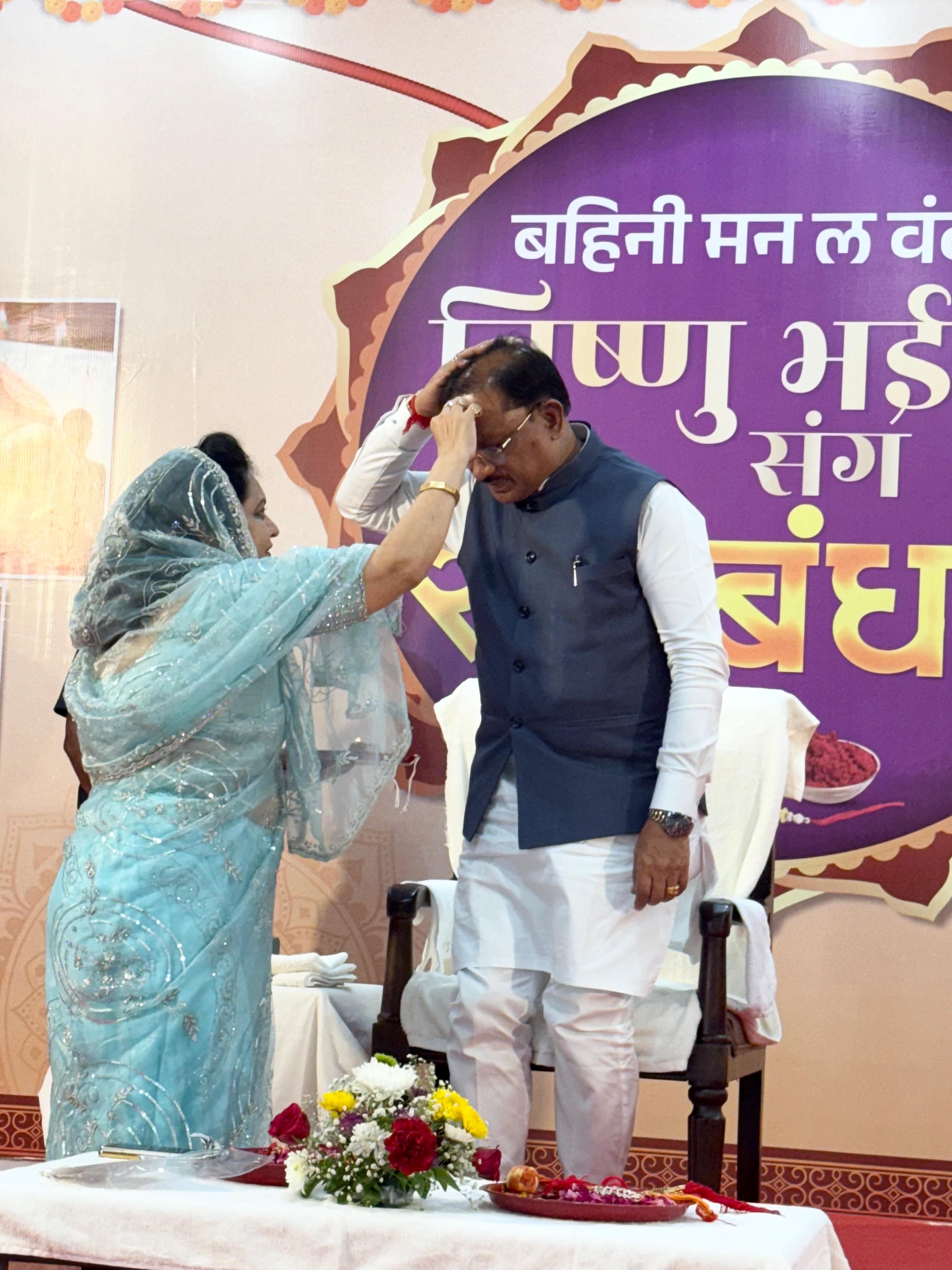 Salutations to sisters: Rakshabandhan with brother Vishnu, Rakshabandhan 2026, Chief Minister Vishnu Dev Sai, Chairperson of Chhattisgarh State Women's Commission Dr. Mamta Sahu, Chhattisgarh, Raipur, Chief Minister's residence, Khabargali