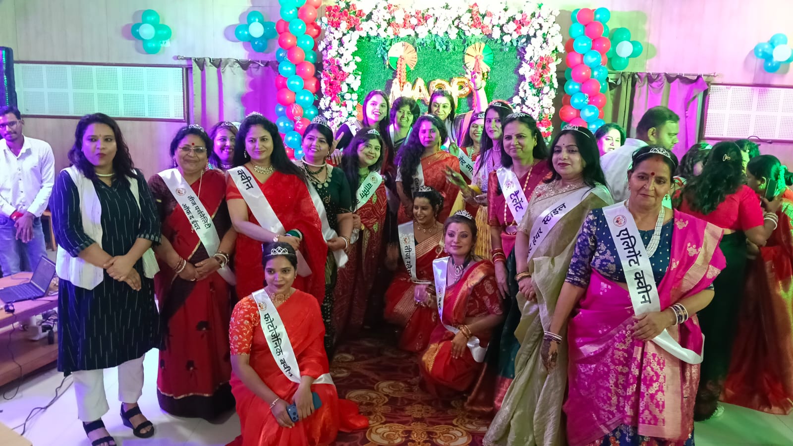 Raipur Press Club Teej Festival, Raipur Press Club painted in the colors of Teej, Laxmi Rajwade, Laxmi Verma and Bhavna Bohra increased the enthusiasm of women journalists by doing ramp walk, Teej Queen Neha Srivastava, Hariyali Queen Madhumita Pal, Ambika Mishra Hariyali Queen, Women Journalist Teej Festival, Raipur Teej Festival, Laxmi Rajwade Teej Festival Raipur Press Club News, Chhattisgarh, Khabargali