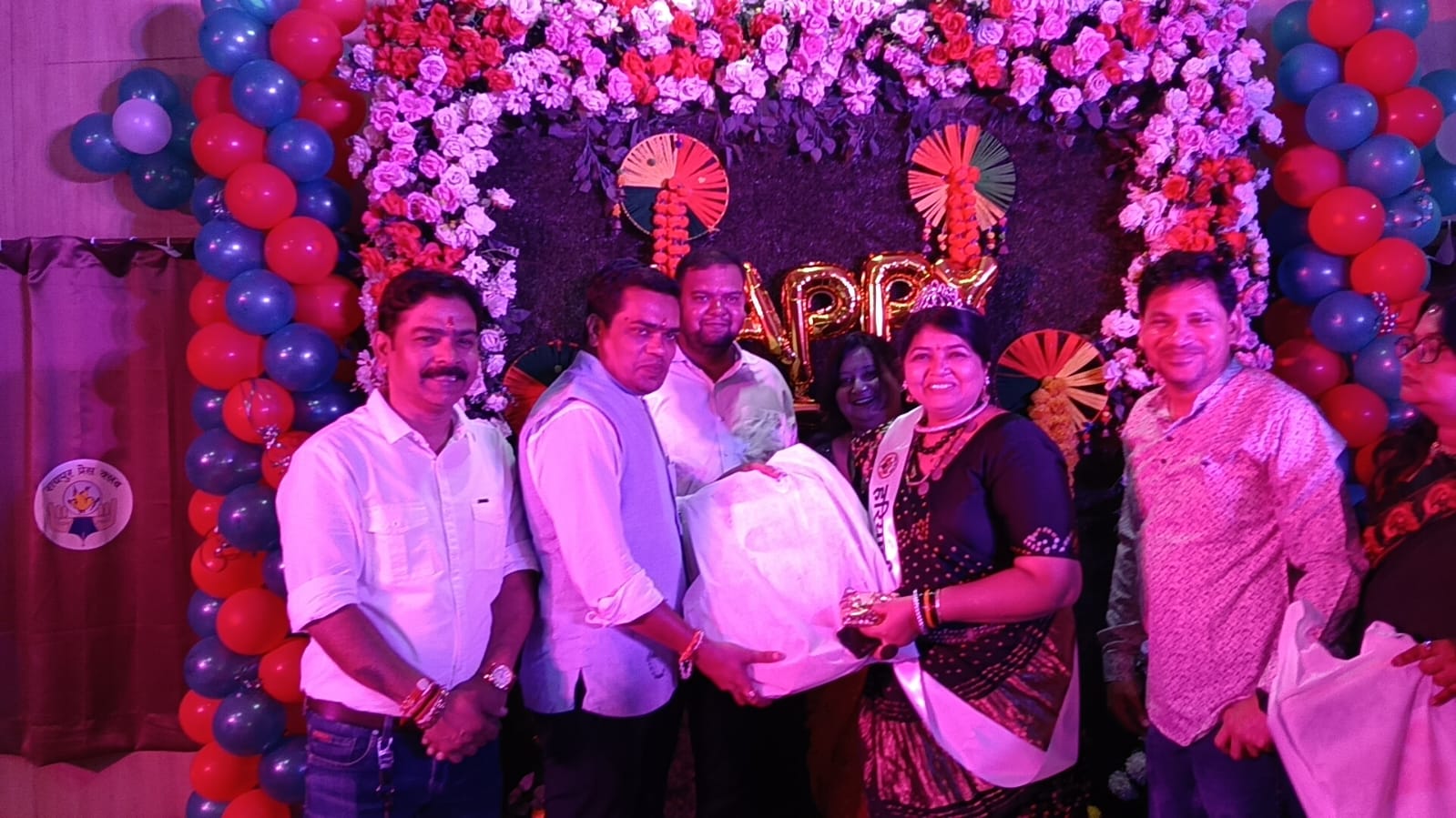 Raipur Press Club Teej Festival, Raipur Press Club painted in the colors of Teej, Laxmi Rajwade, Laxmi Verma and Bhavna Bohra increased the enthusiasm of women journalists by doing ramp walk, Teej Queen Neha Srivastava, Hariyali Queen Madhumita Pal, Ambika Mishra Hariyali Queen, Women Journalist Teej Festival, Raipur Teej Festival, Laxmi Rajwade Teej Festival Raipur Press Club News, Chhattisgarh, Khabargali